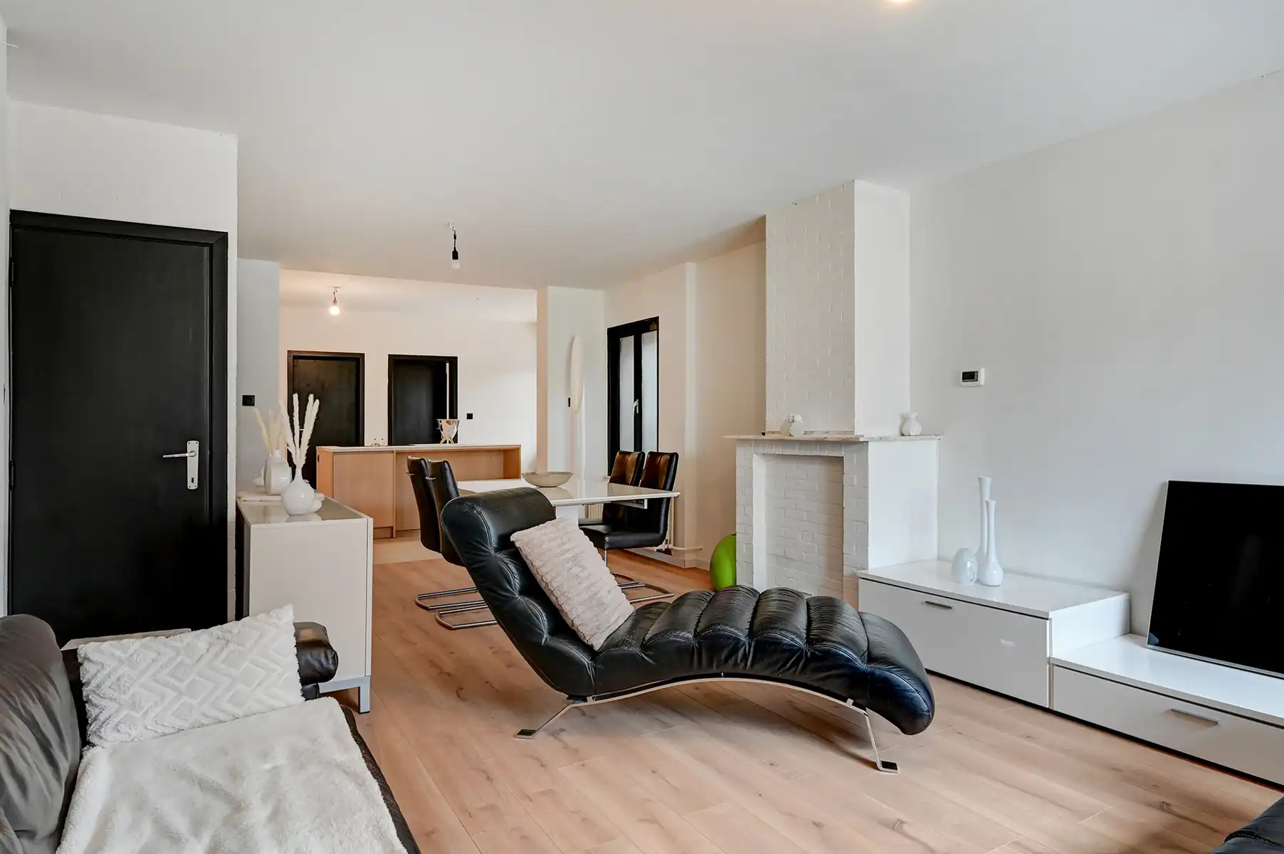 Instapklare, gerenoveerde woning (165 m²) met 2 slaapkamers (mogelijkheid tot 3), veranda en dubbele garage. foto 6