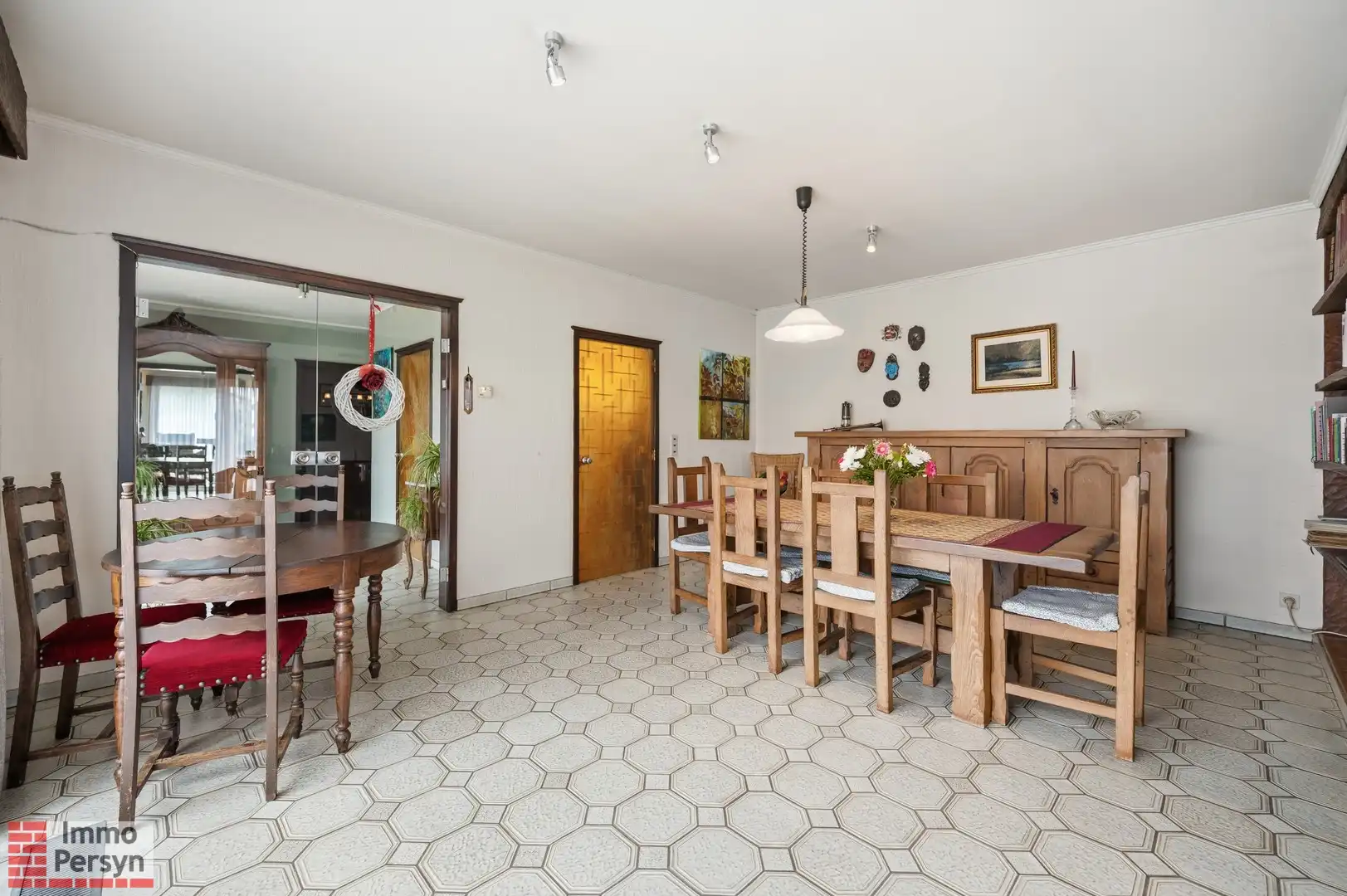 Gelijkvloerse woning met 3 slpk en dubbele garage foto 3