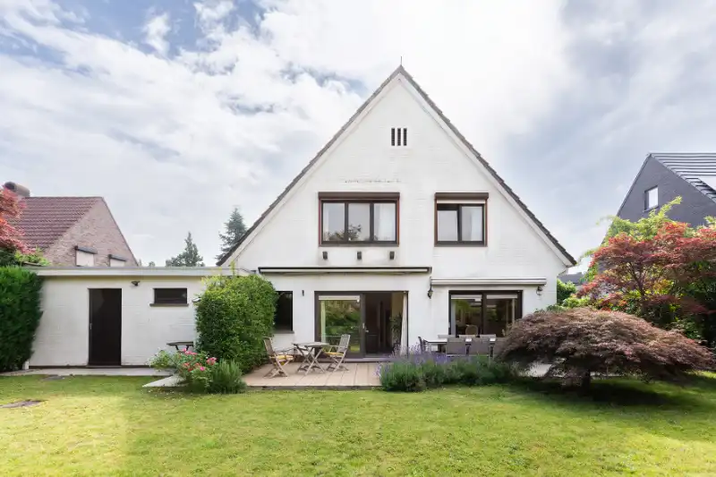 Stijlvolle villa op toplocatie, een zee van ruimte, privacy! foto 2