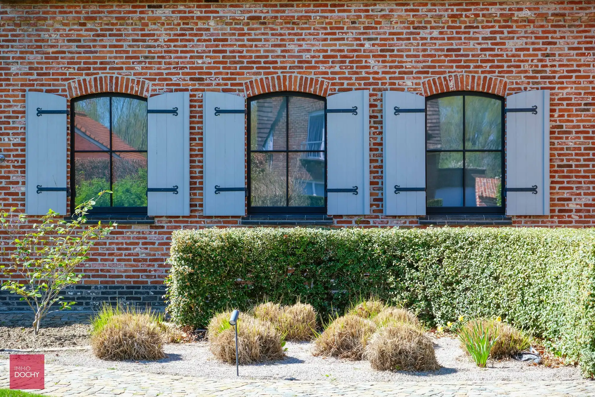 Instapklare ruime villa met grote garage en bijgebouw foto 4
