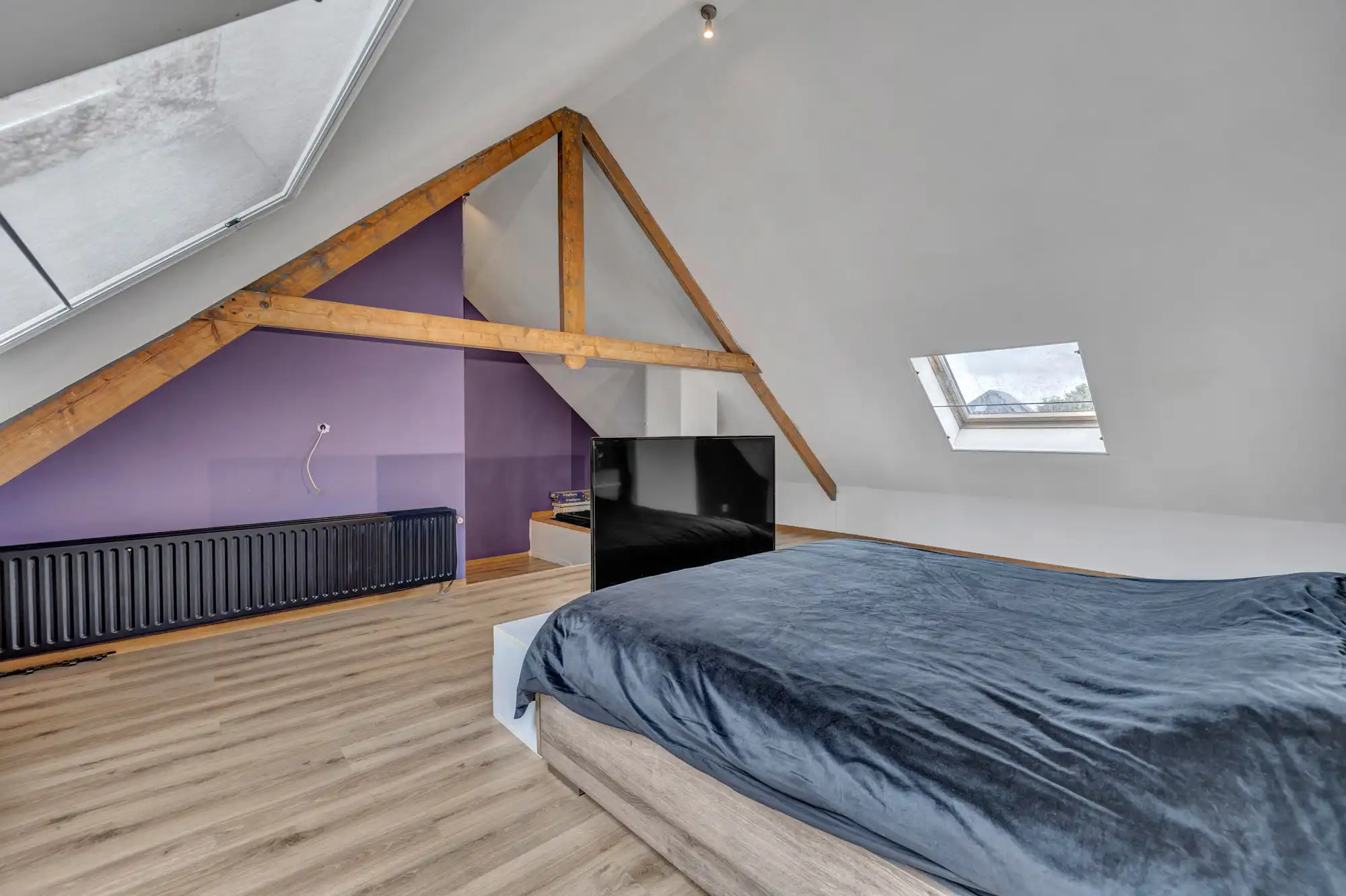 Ruime gerenoveerde gezinswoning met 4 slpks en garage foto 23