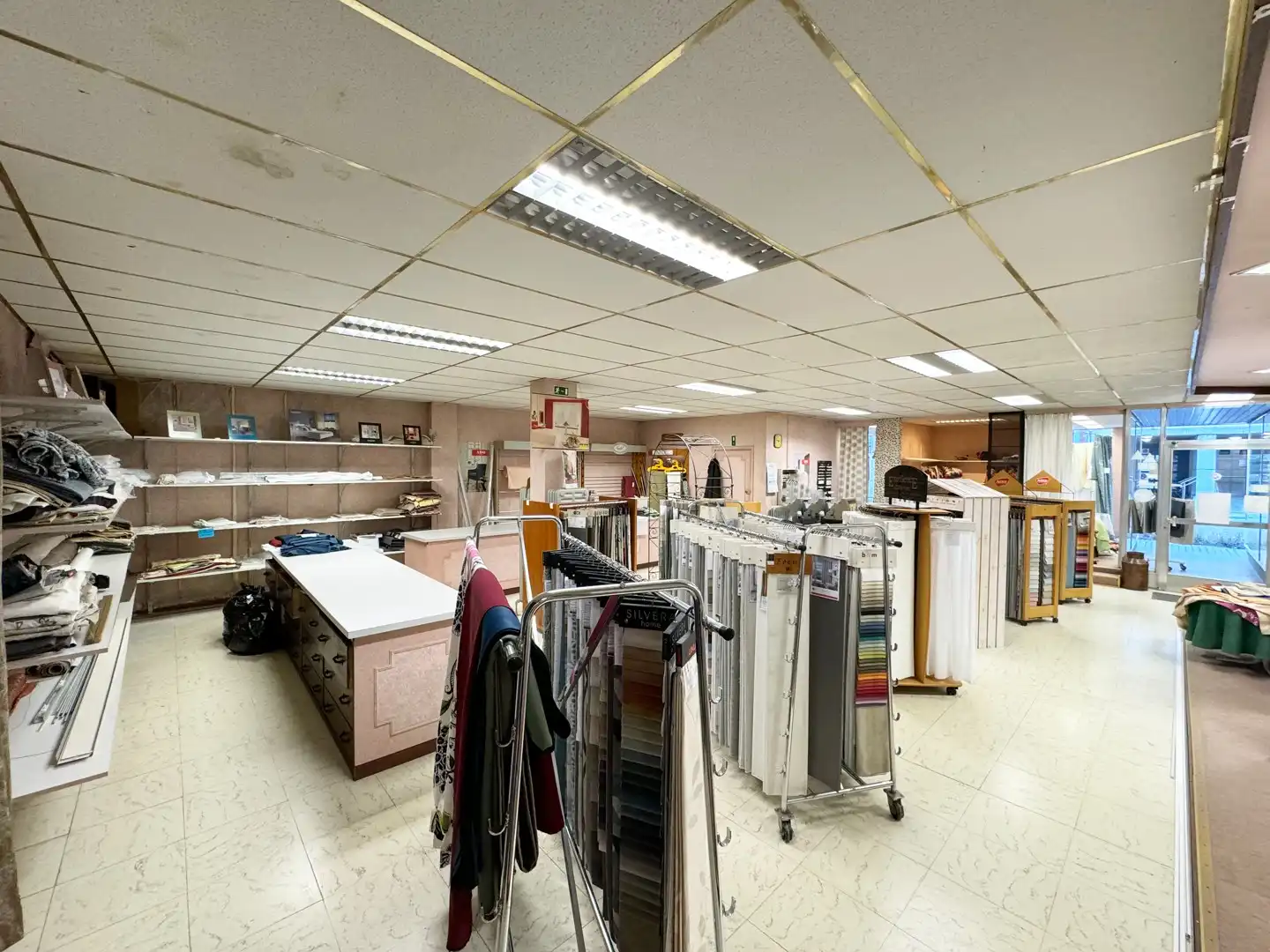 Winkelruimte met prachtige etalage te Tongeren! foto 4