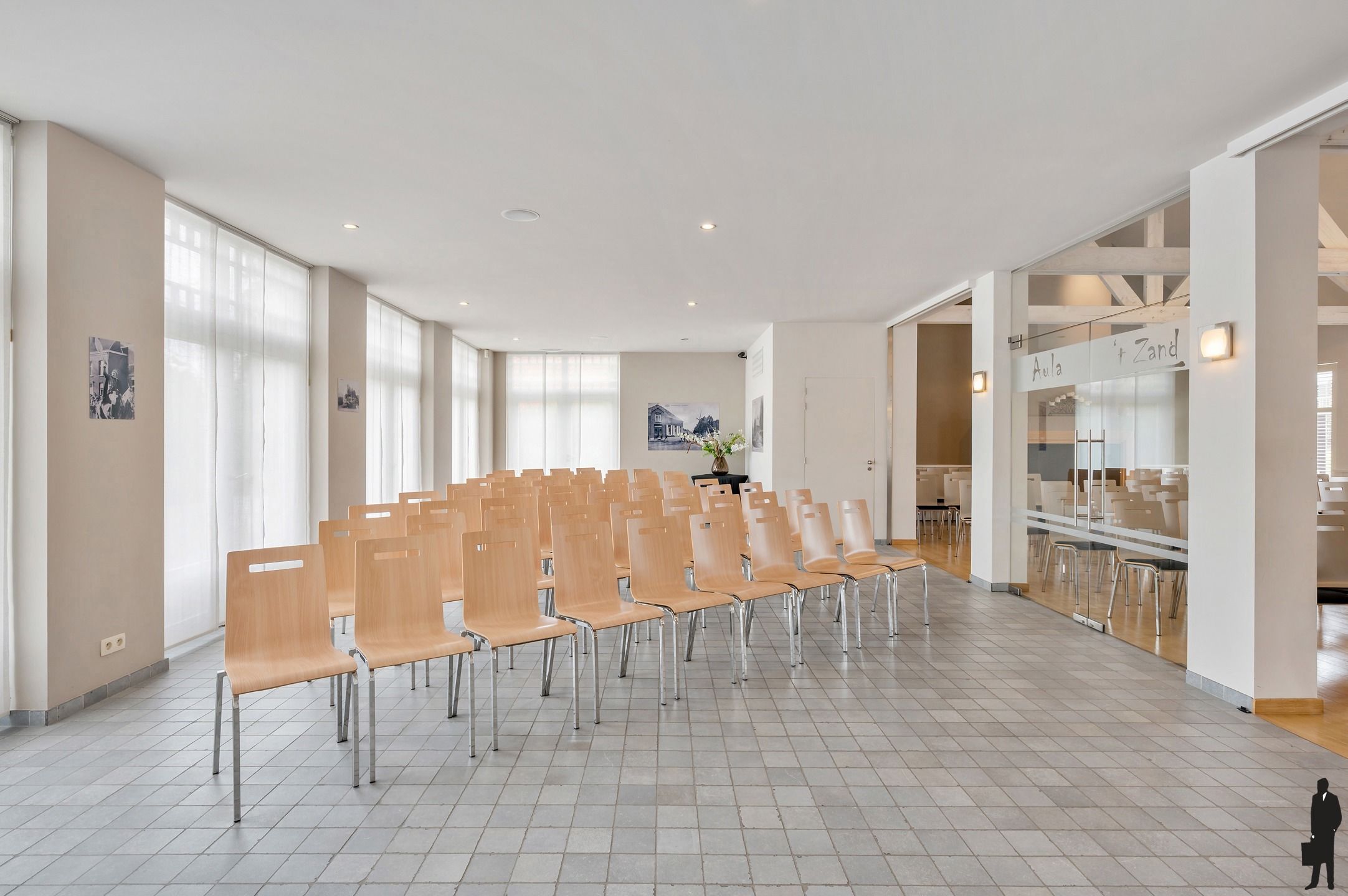 Polyvalent gebouw met 60 parkeerplaatsen en appartement! foto 6
