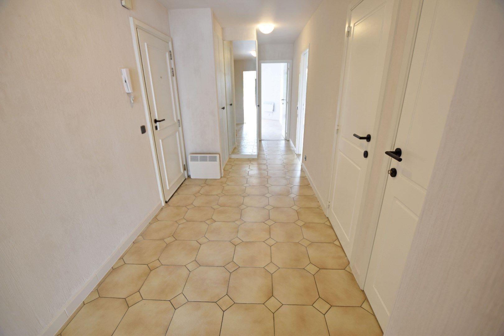 Ongemeubeld hoekappartement in hartje Zoute nabij het Albertplein foto 9