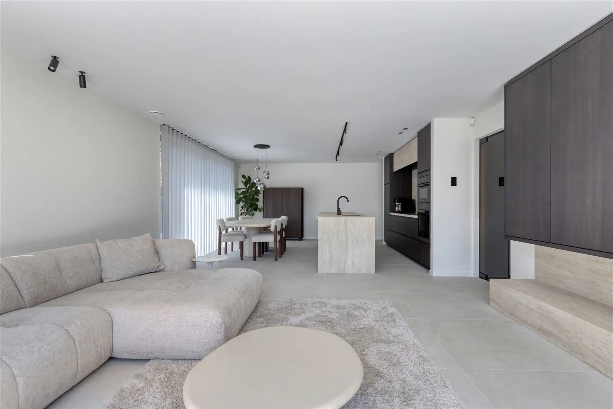 Luxueus gelijkvloers appartement met tuin, garage en oprit foto 12
