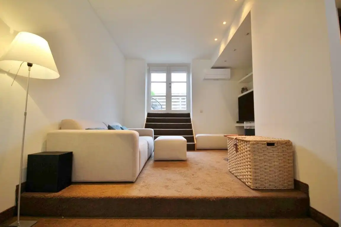 Gezellige triplex op toplocatie met 2 slaapkamers, terras en ondergrondse autostaanplaats foto 9