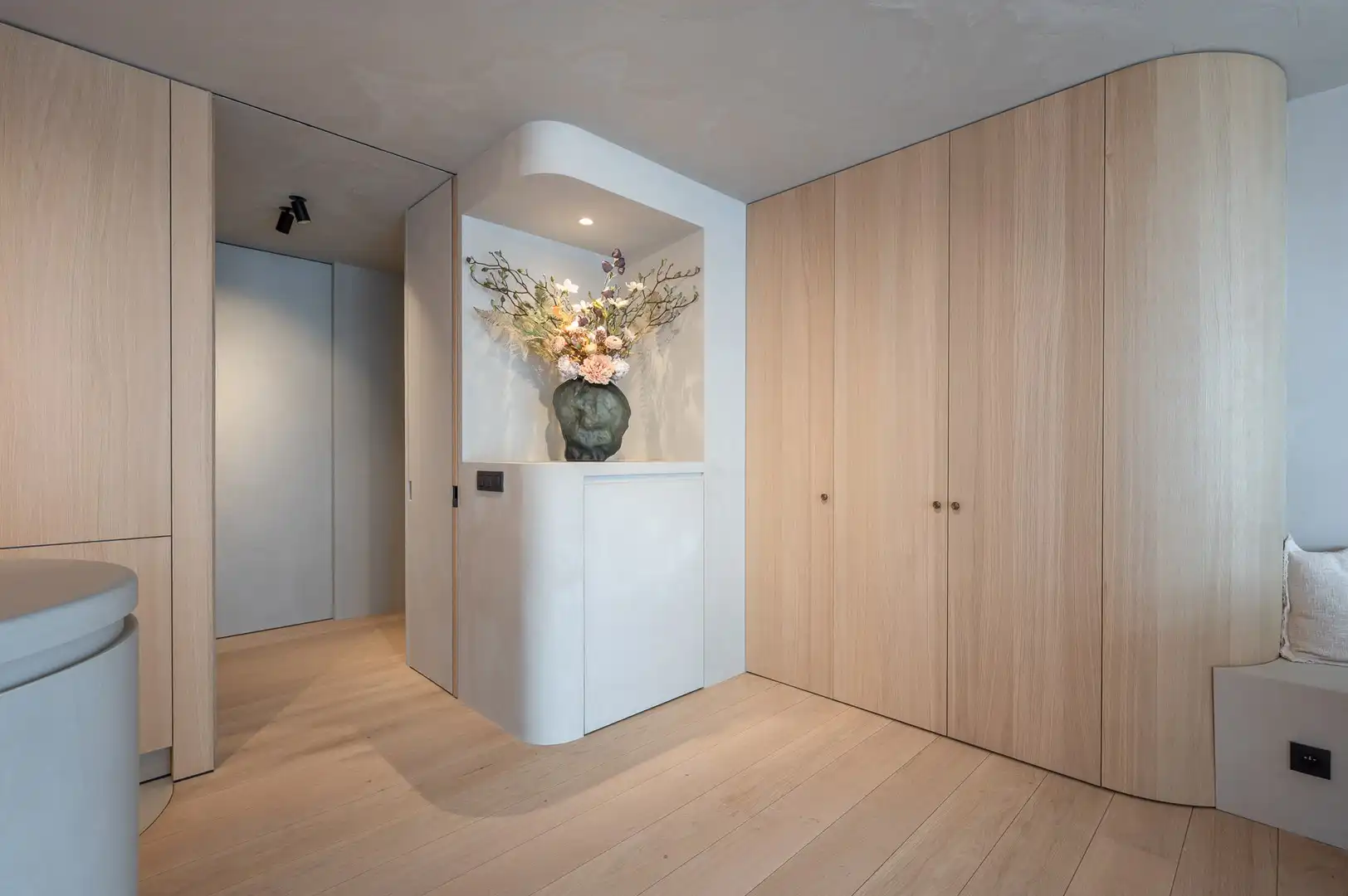 Gerenoveerd appartement met 3 slaapkamers, gelegen nabij de Zeedijk en het Driehoeksplein. foto 8