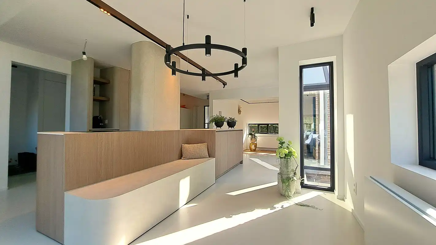 Volledig vernieuwde villa op een mooi perceel van ruim 28 are! foto 8