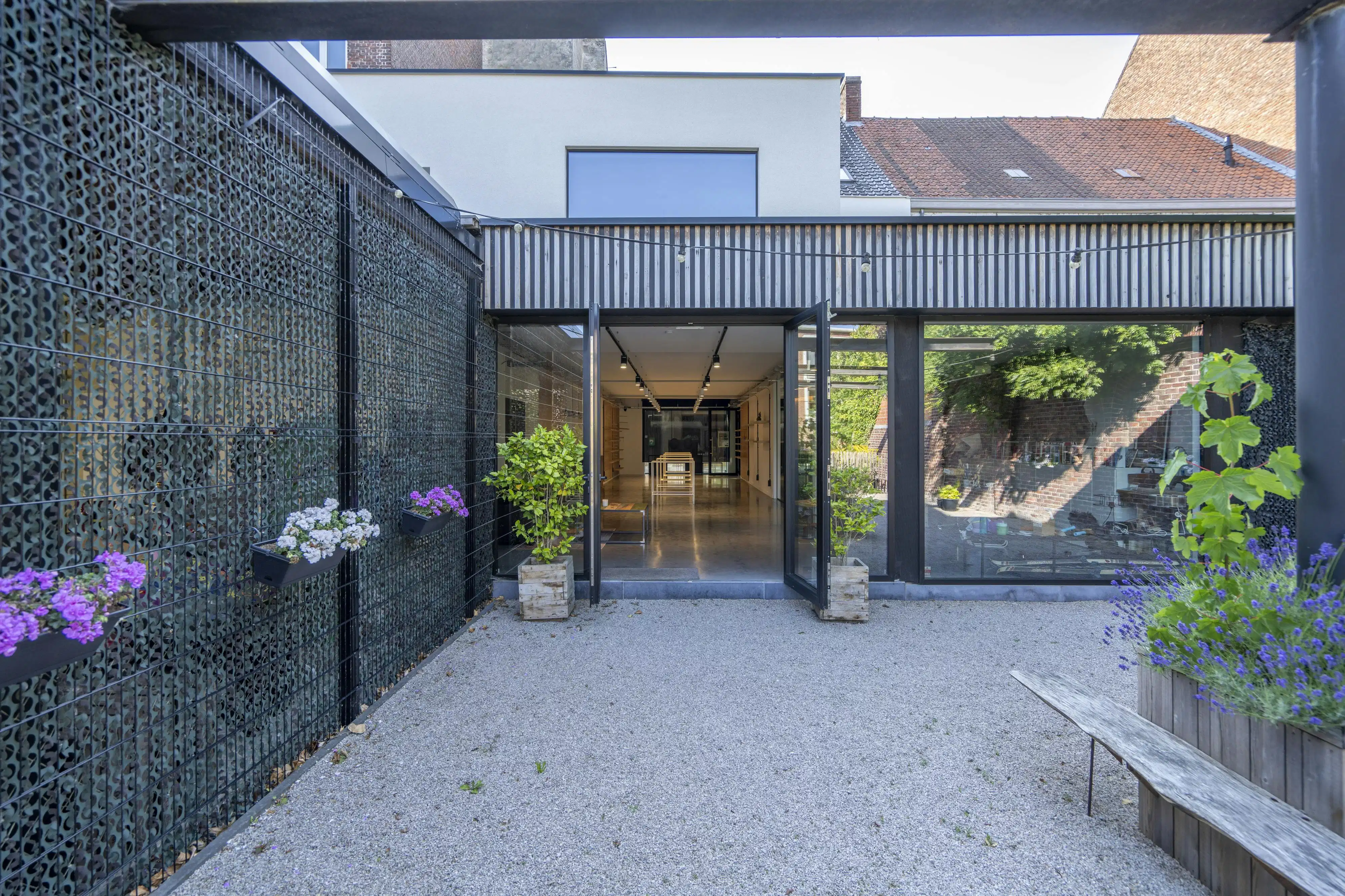 Prachtig gerenoveerde herenwoning te koop met uitweg  foto 32