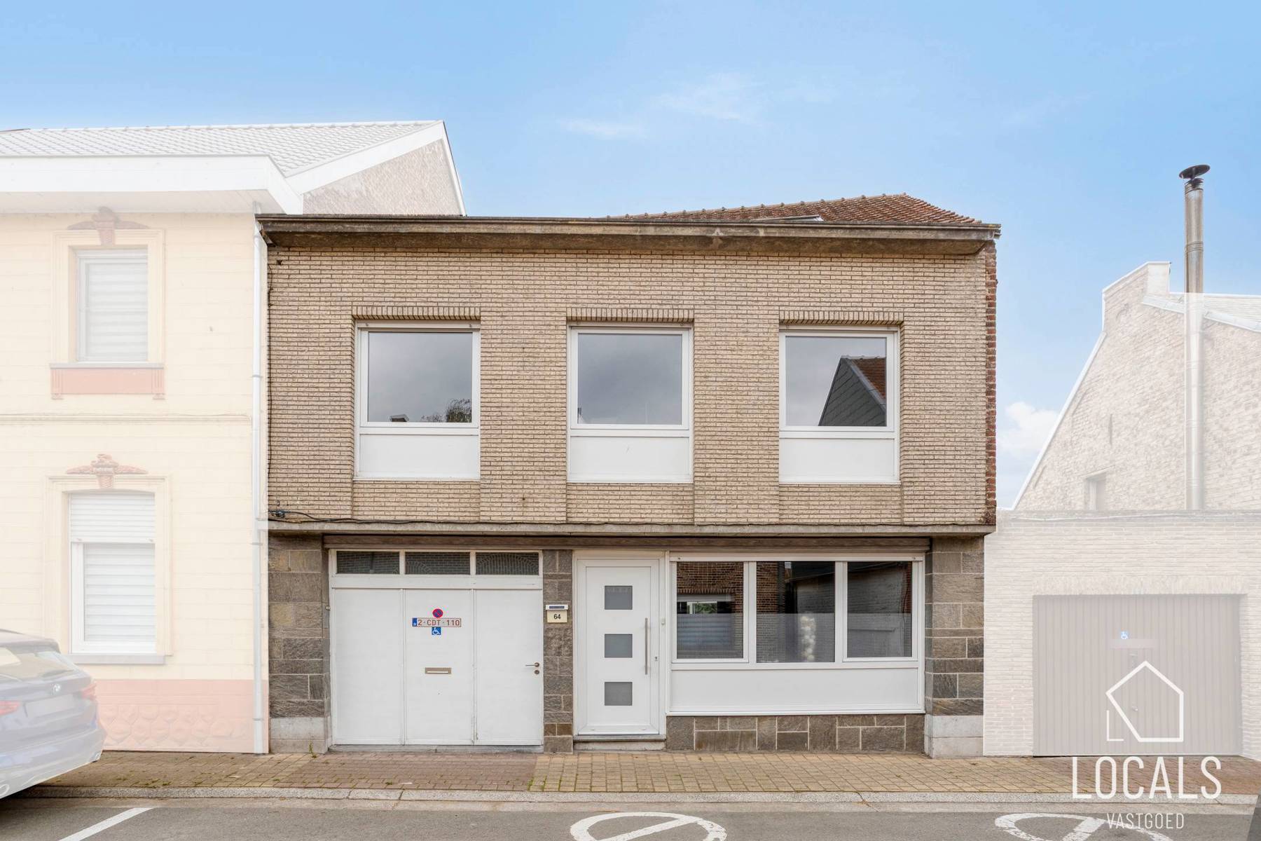 Hoofdfoto van de publicatie: INSTAPKLARE WONING MET 4 SLAAPKAMERS  + TUIN EN GARAGE