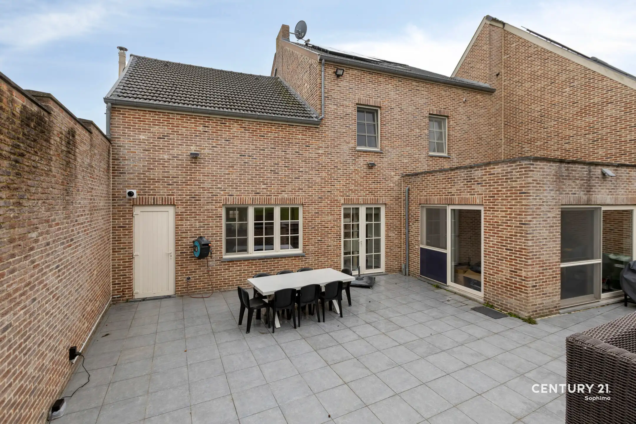 Instapklare woning met vier slaapkamers op perceel van 11a22 foto 28