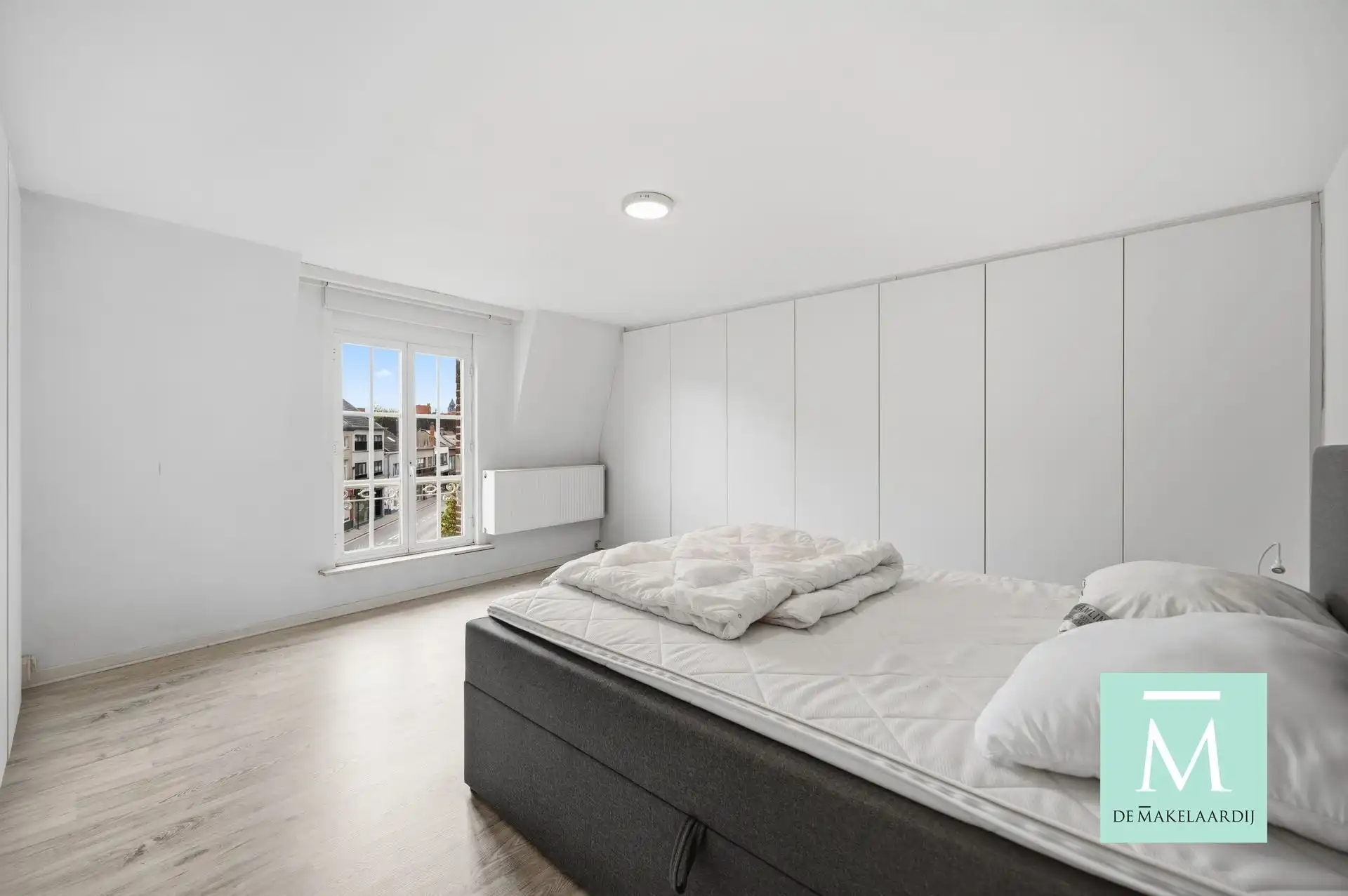 Lichtrijk gemeubeld duplexappartement met terras op toplocatie! foto 9