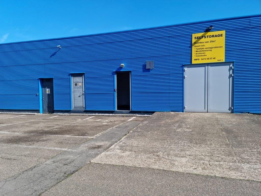 Selfstore Boxen, 25 m², parking op terrein, nabij E-313 foto 1