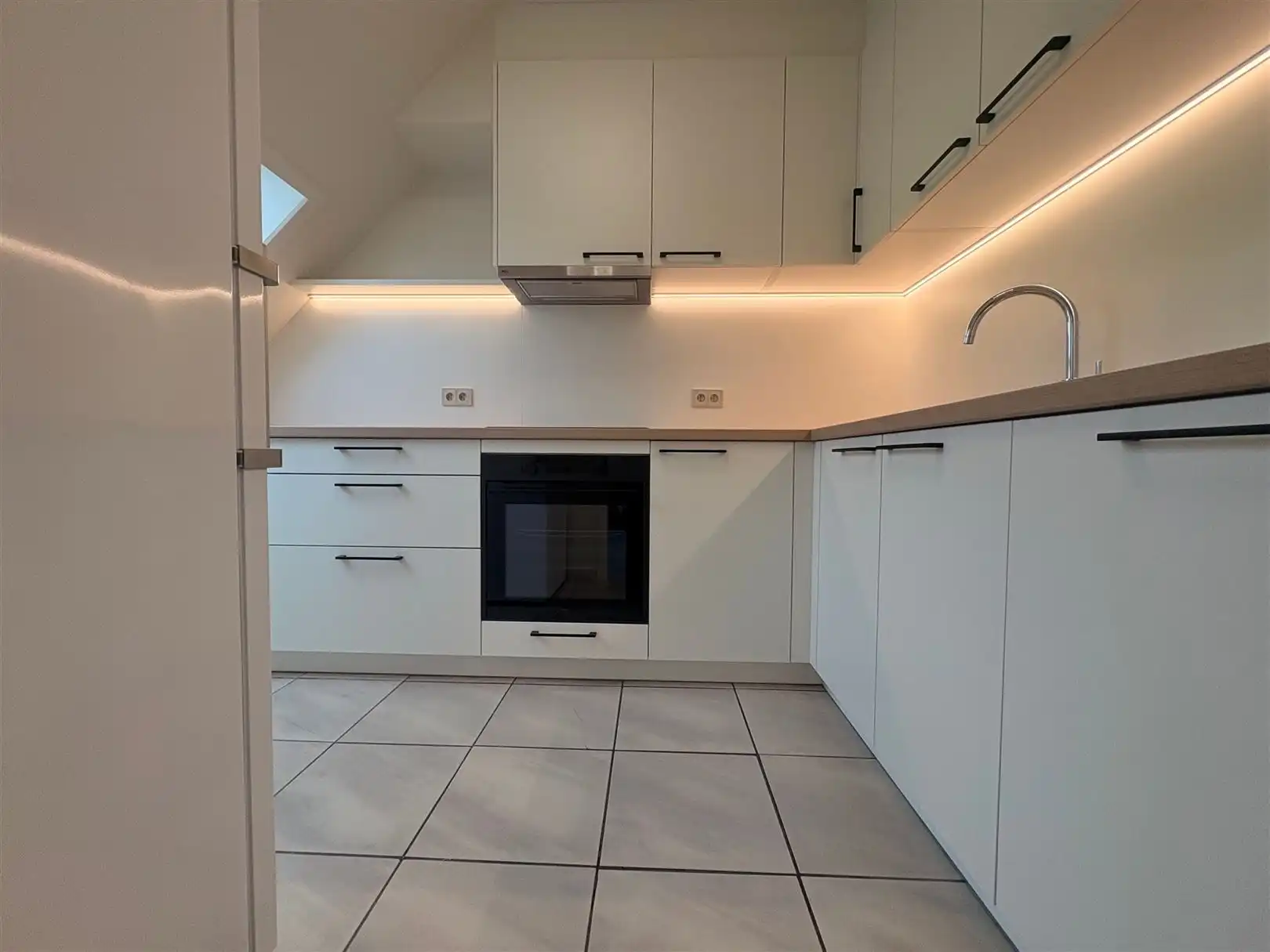 Instapklaar volledig gerenoveerd appartement met garage.  foto 5