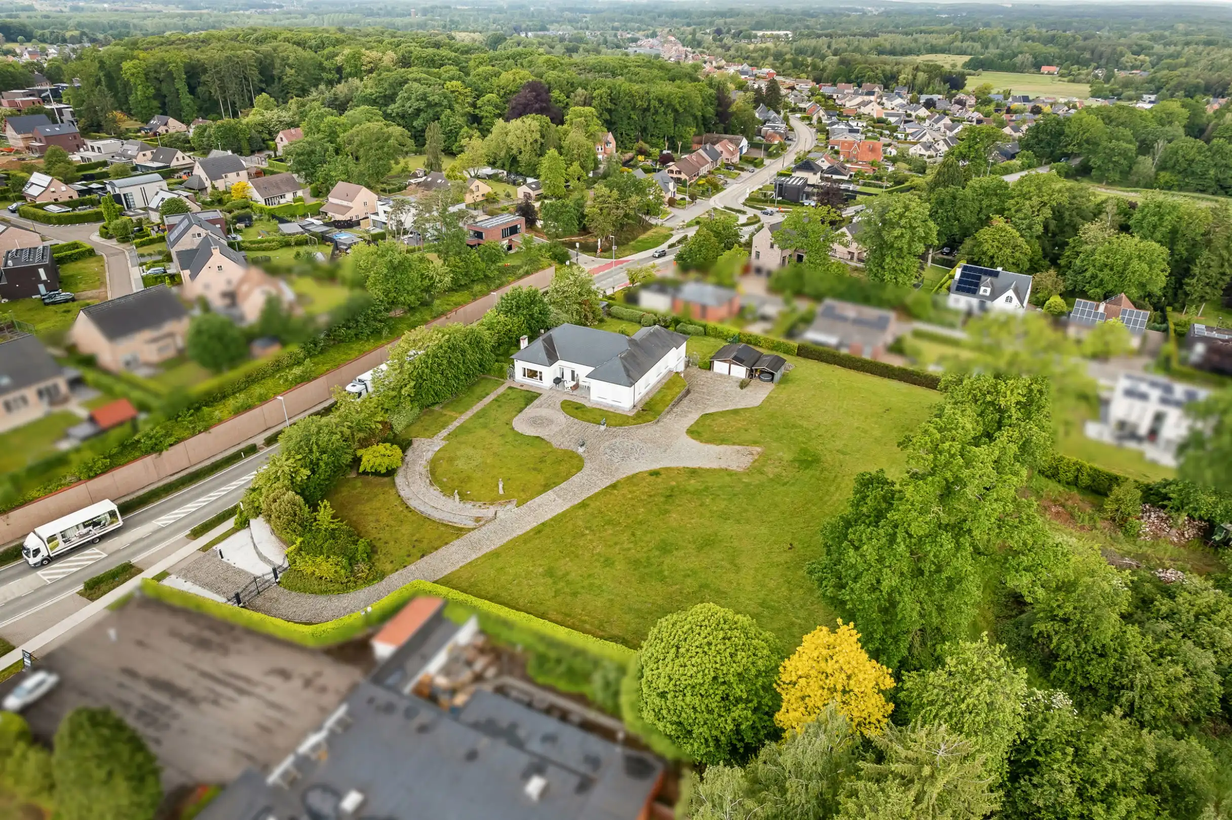 Statige villa met 57a 24ca grond en eindeloos potentieel foto 37