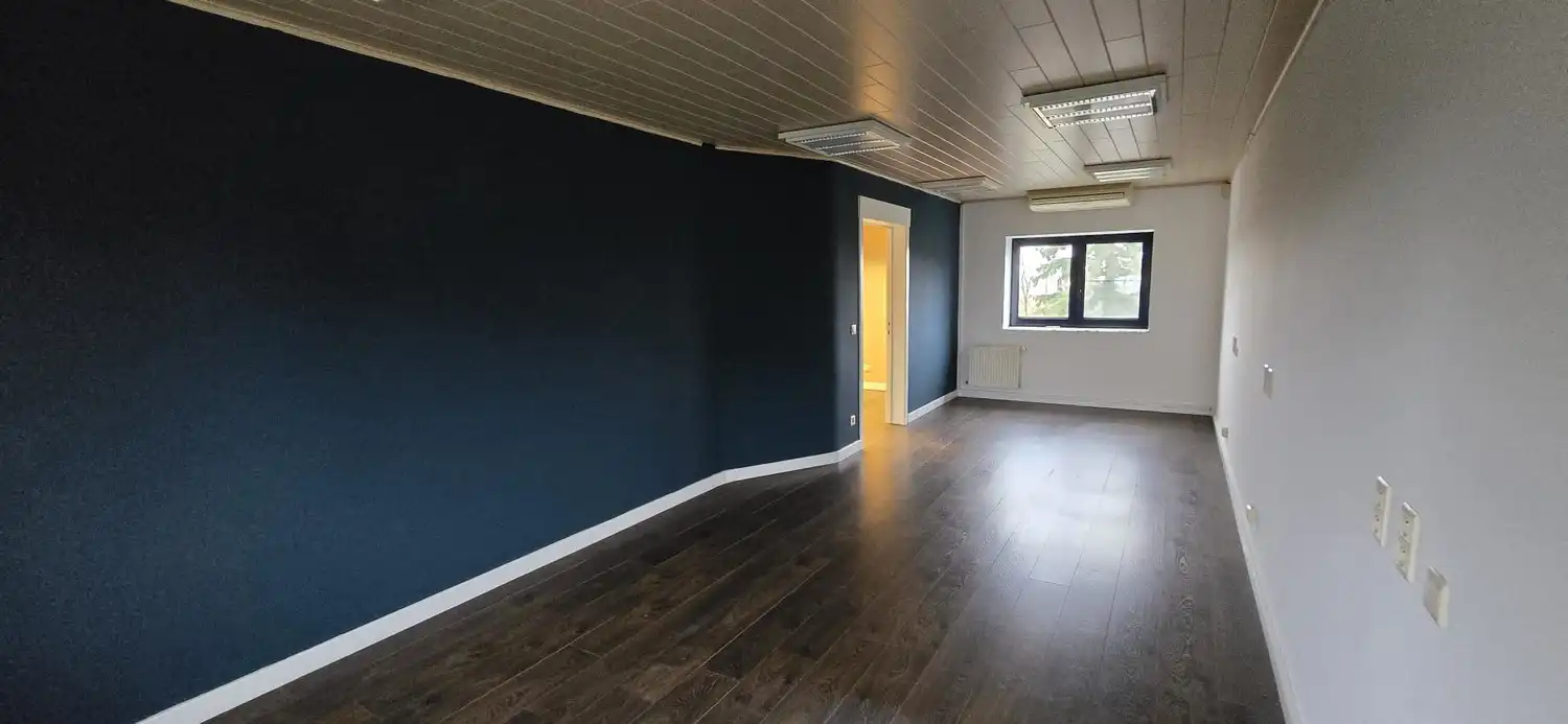 Multifunctioneel gebouw met parking, onmiddellijk beschikbaar! foto 12