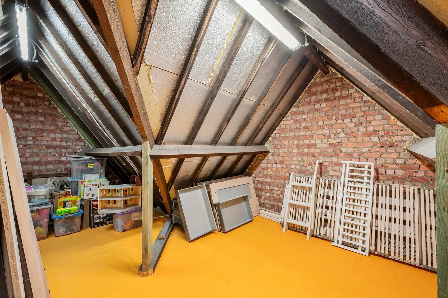 Ruime, degelijke gezinswoning met magazijn op een perceel van 930 m². foto 31