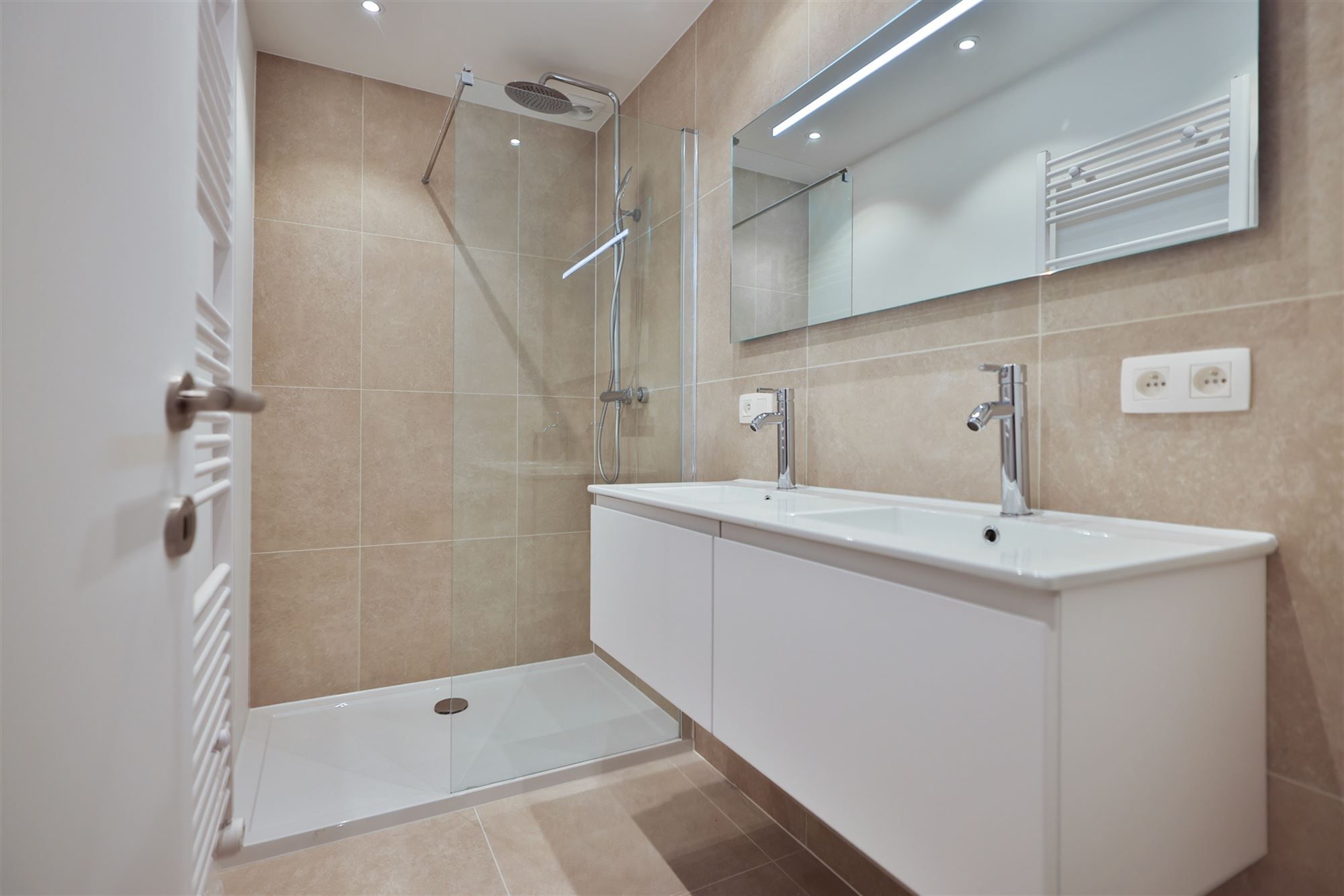Knap volledig nieuw duplexappartement foto 10
