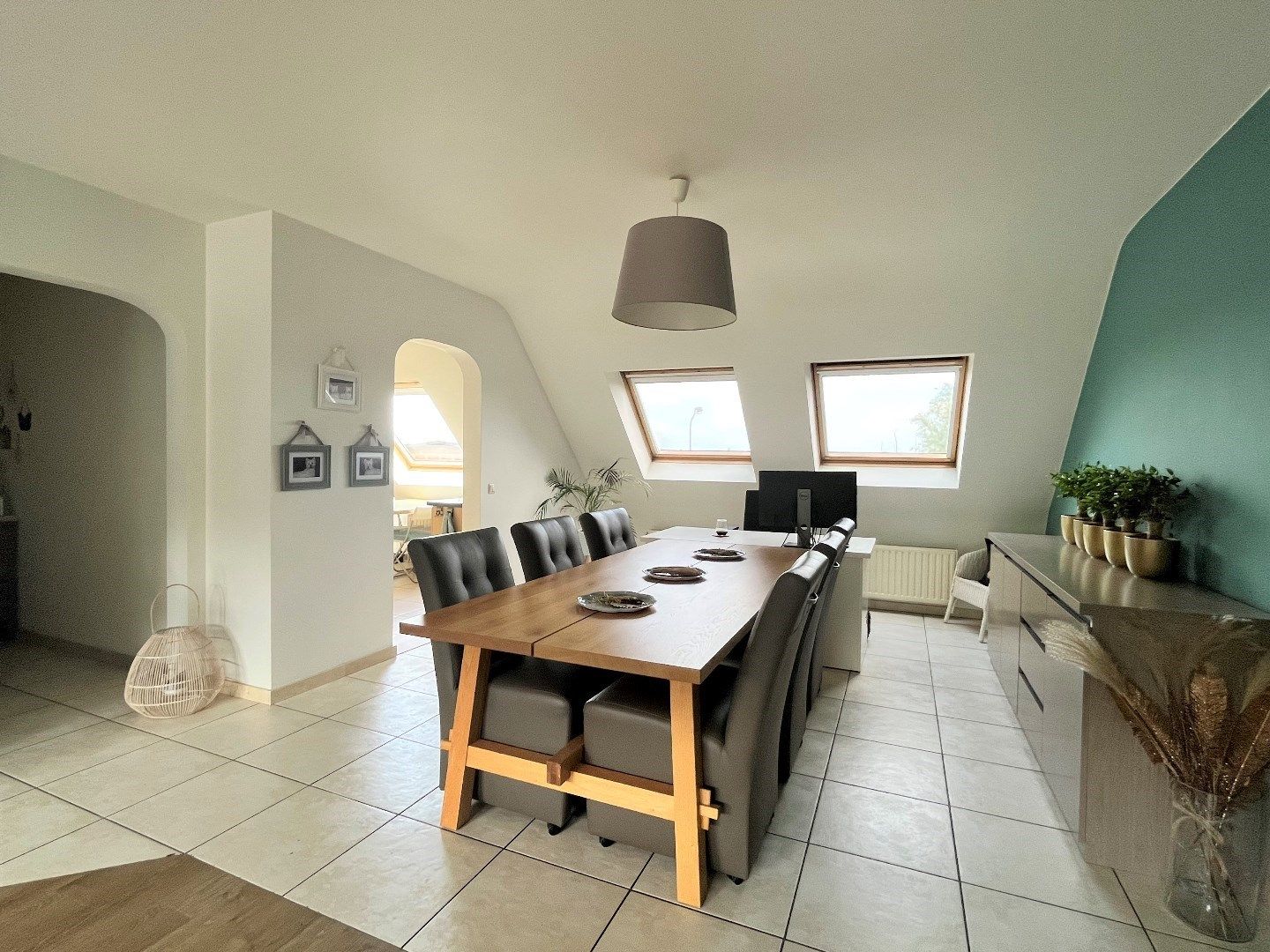 Riant dakappartement met terras en garage foto 6