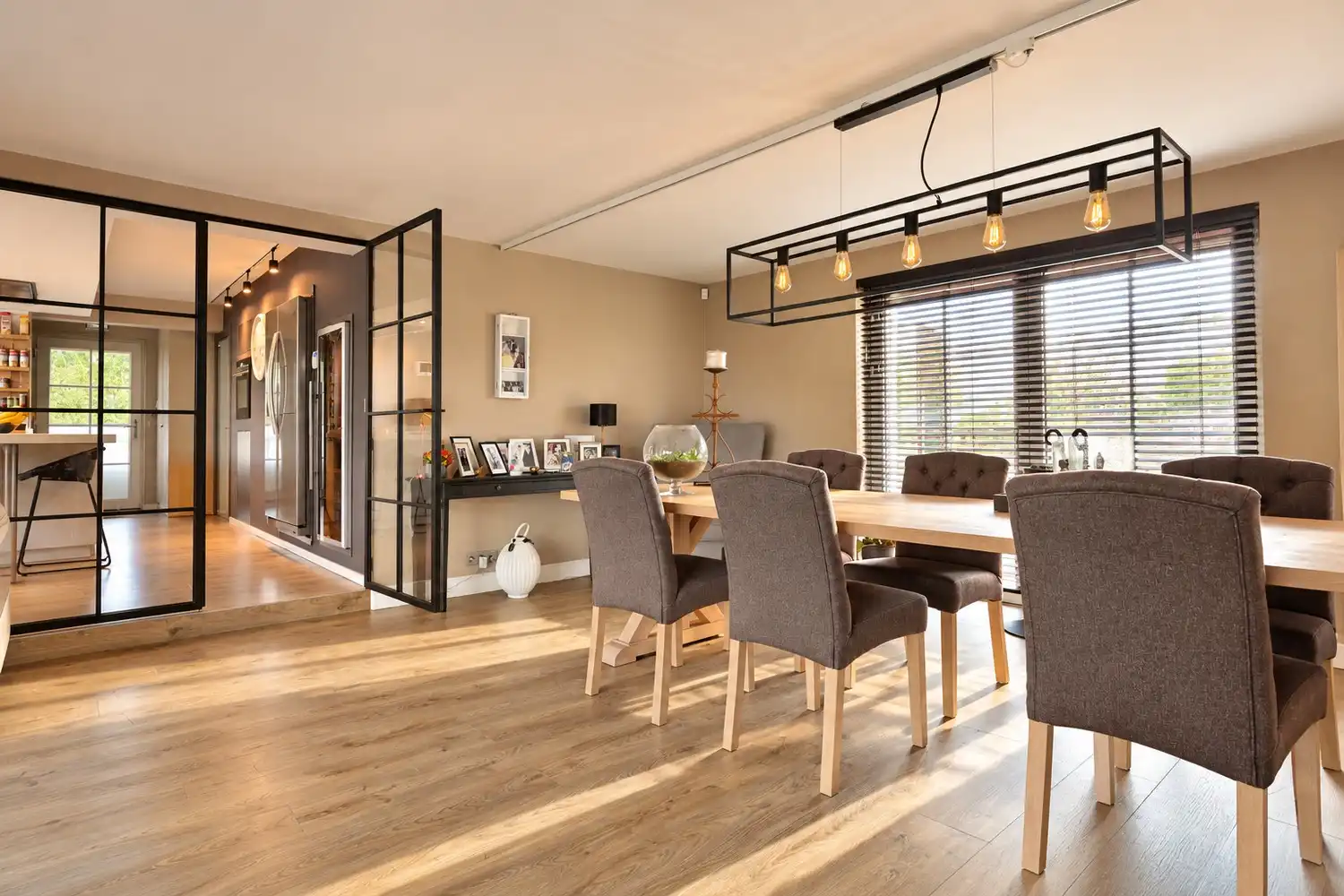 Royale, karaktervolle woning met 5 slaapkamers en 4 badkamers aan de grens met Maastricht foto 6
