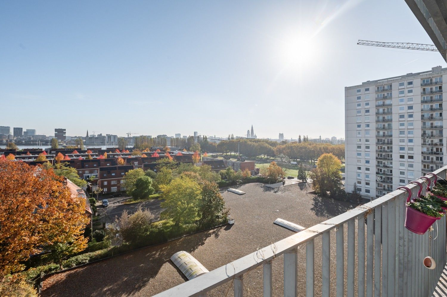 Lichtrijk, ruim appartement met 3 slaapkamers & een uniek uitzicht over Antwerpen! foto 10