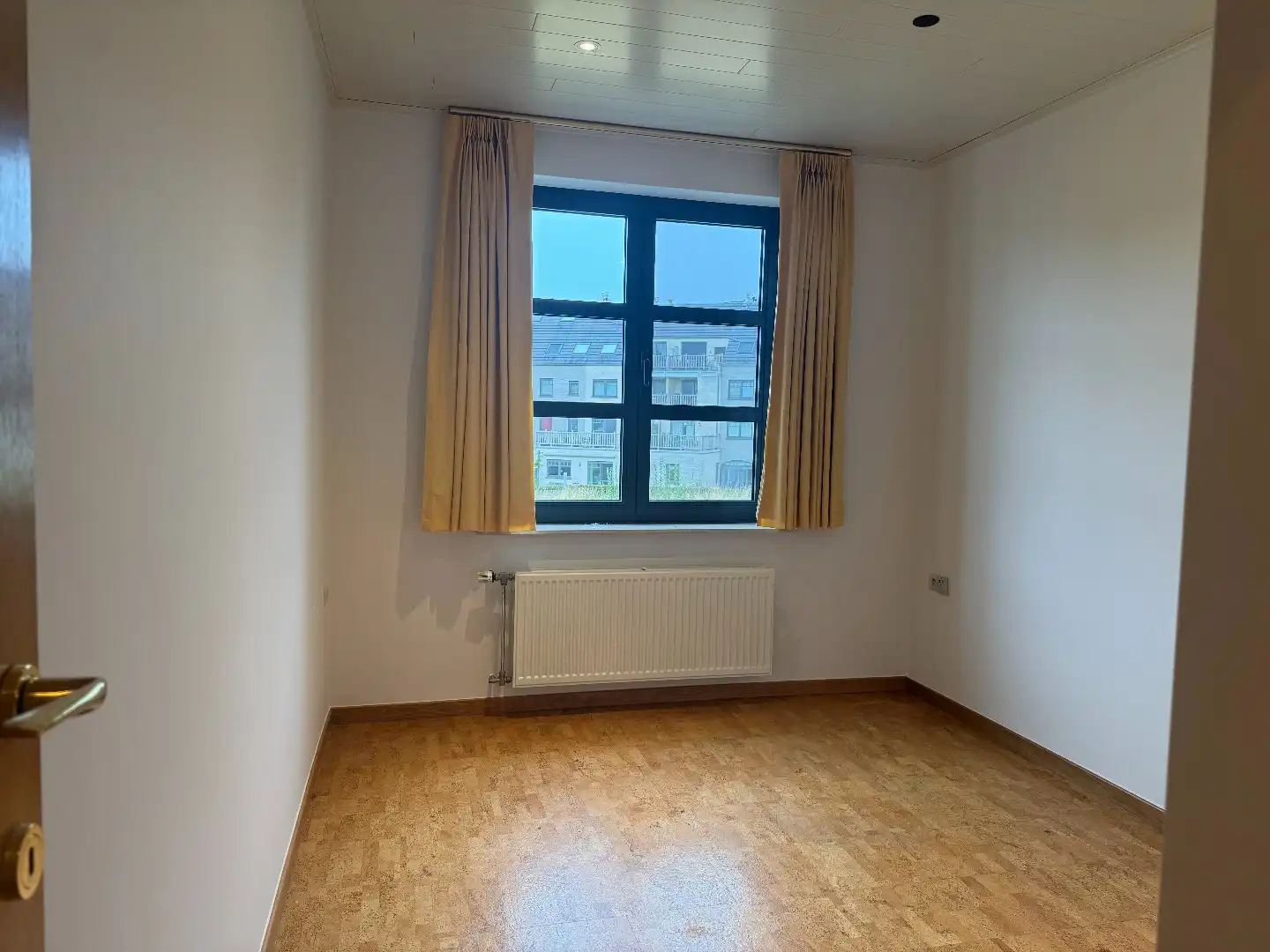 TE HUUR - Op zoek naar een ruim appartement in hartje Merchtem? Welkom Home! foto 18