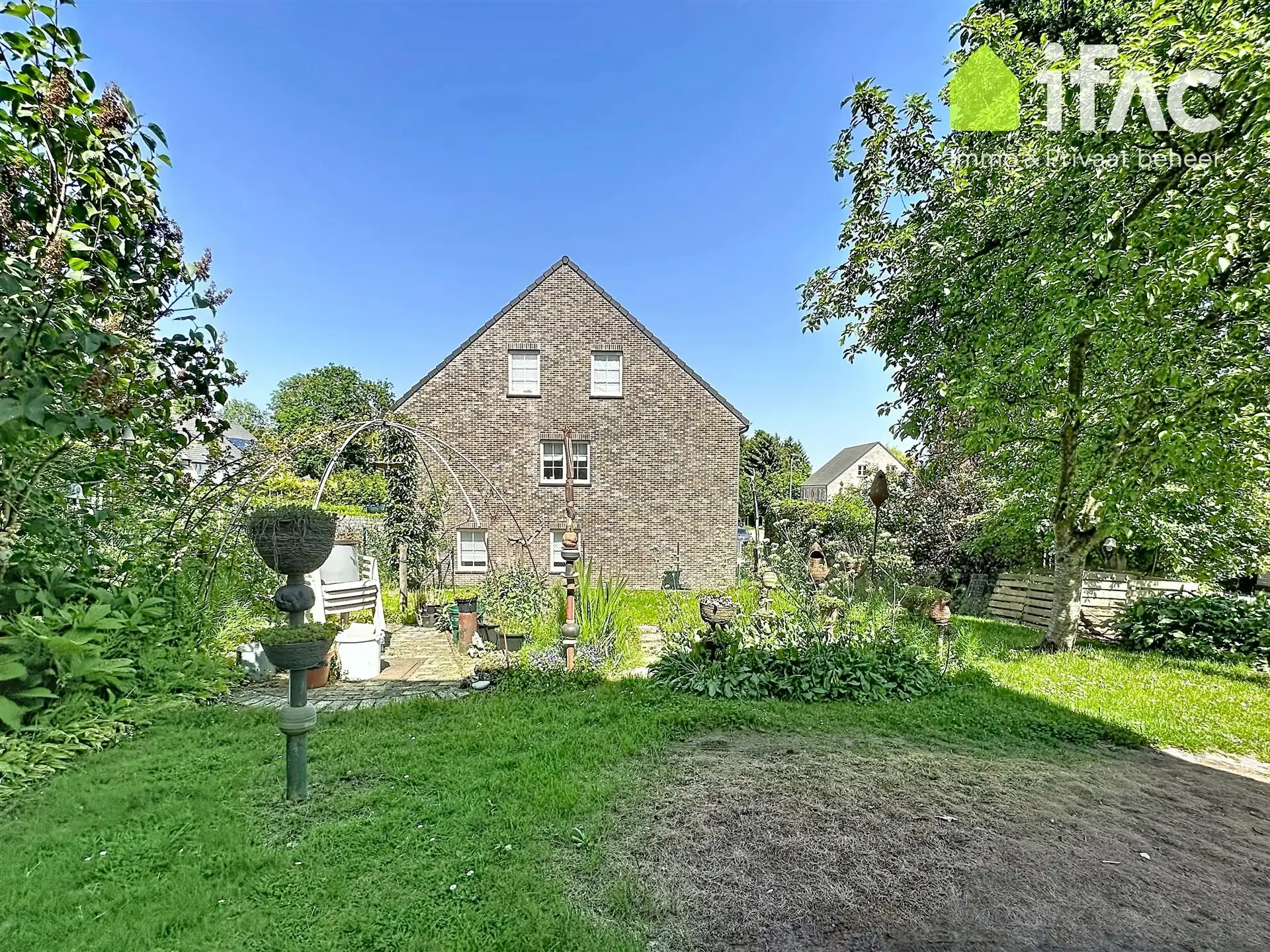 Charmante 3-gevelwoning met rustige ligging foto 23