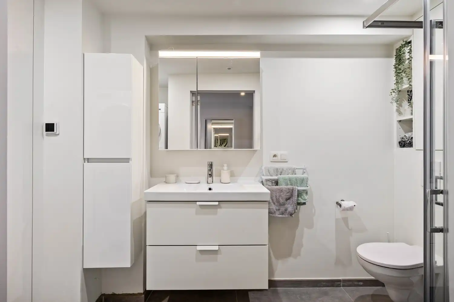 Gerenoveerd appartement met 2 slaapkamers te Deurne! foto 13