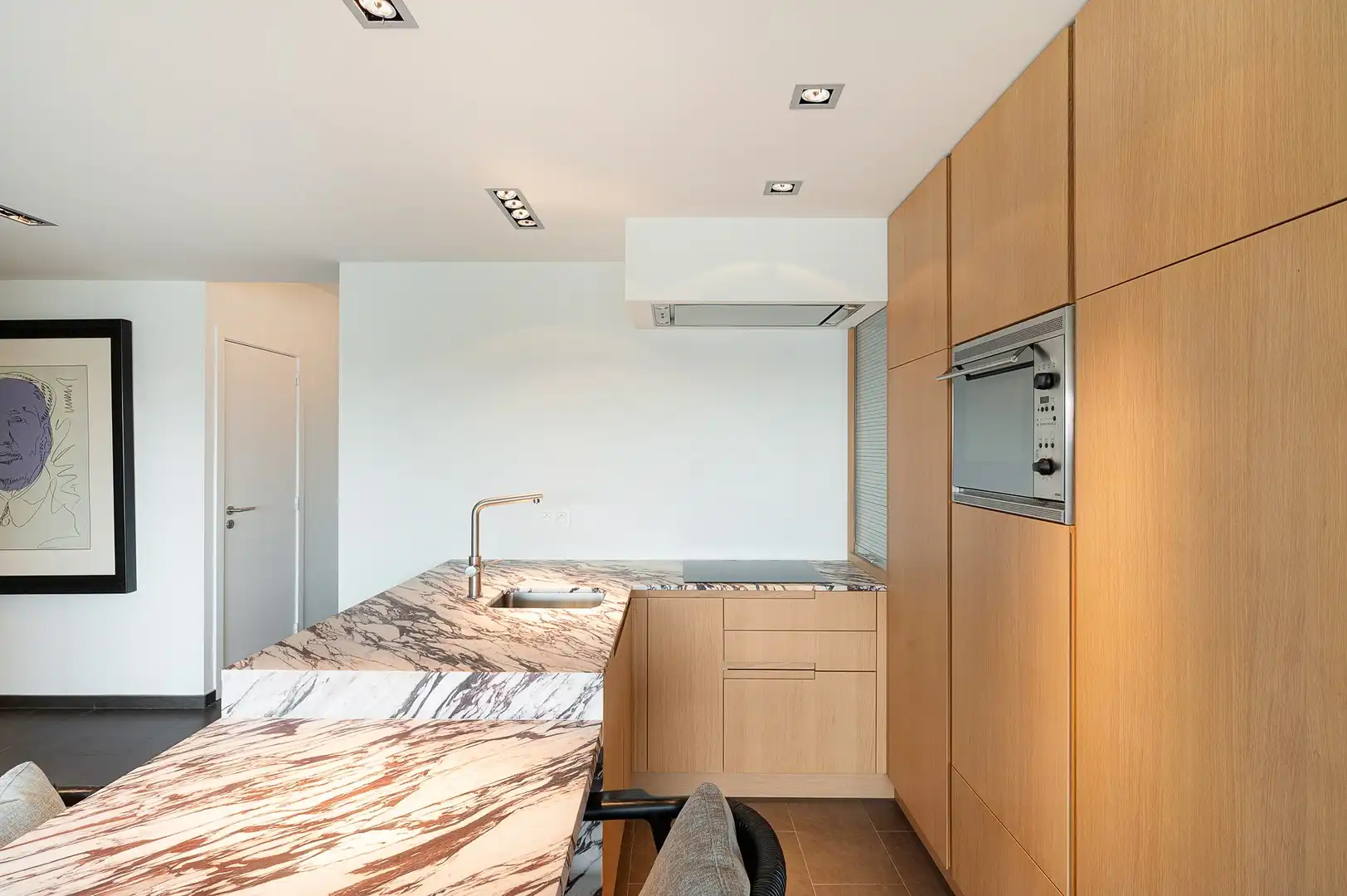 Luxueus éénslaapkamer appartement op toplocatie te Zoute. foto 6