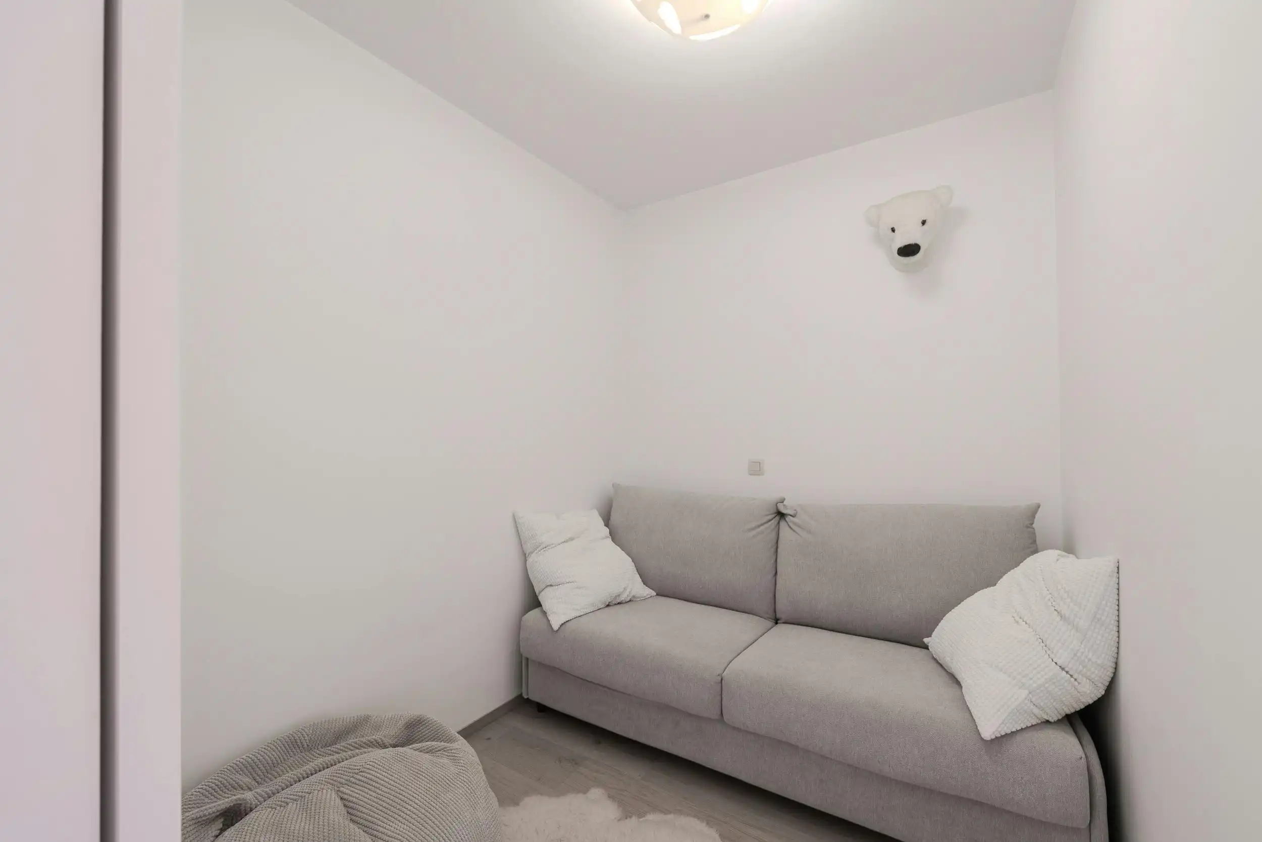Zonnige studio met slaaphoek te koop te centrum Middelkerke! foto 3