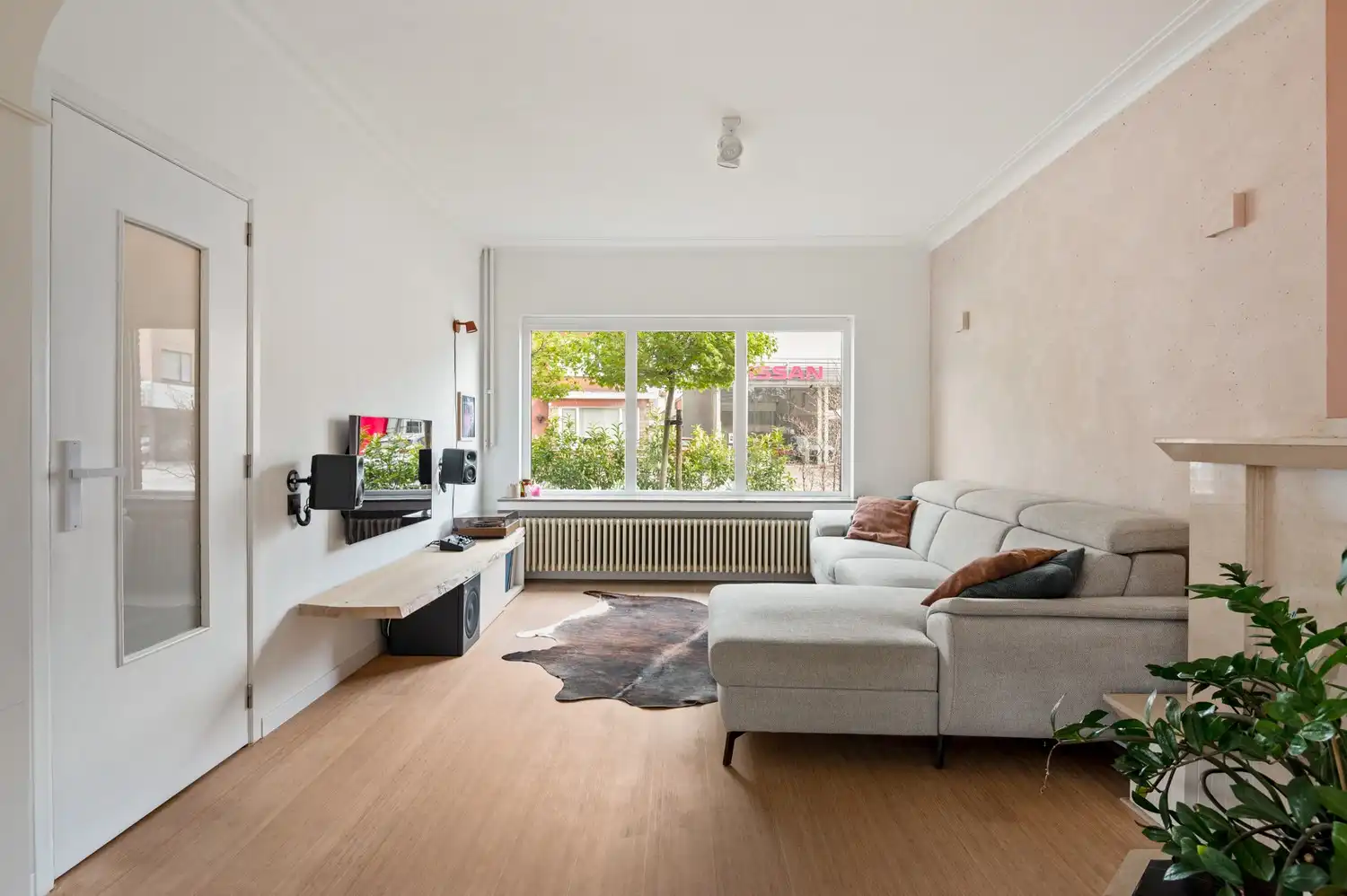 Instapklare woning met magazijn, 4 slaapkamers en 2 badkamers te Ranst! foto 4