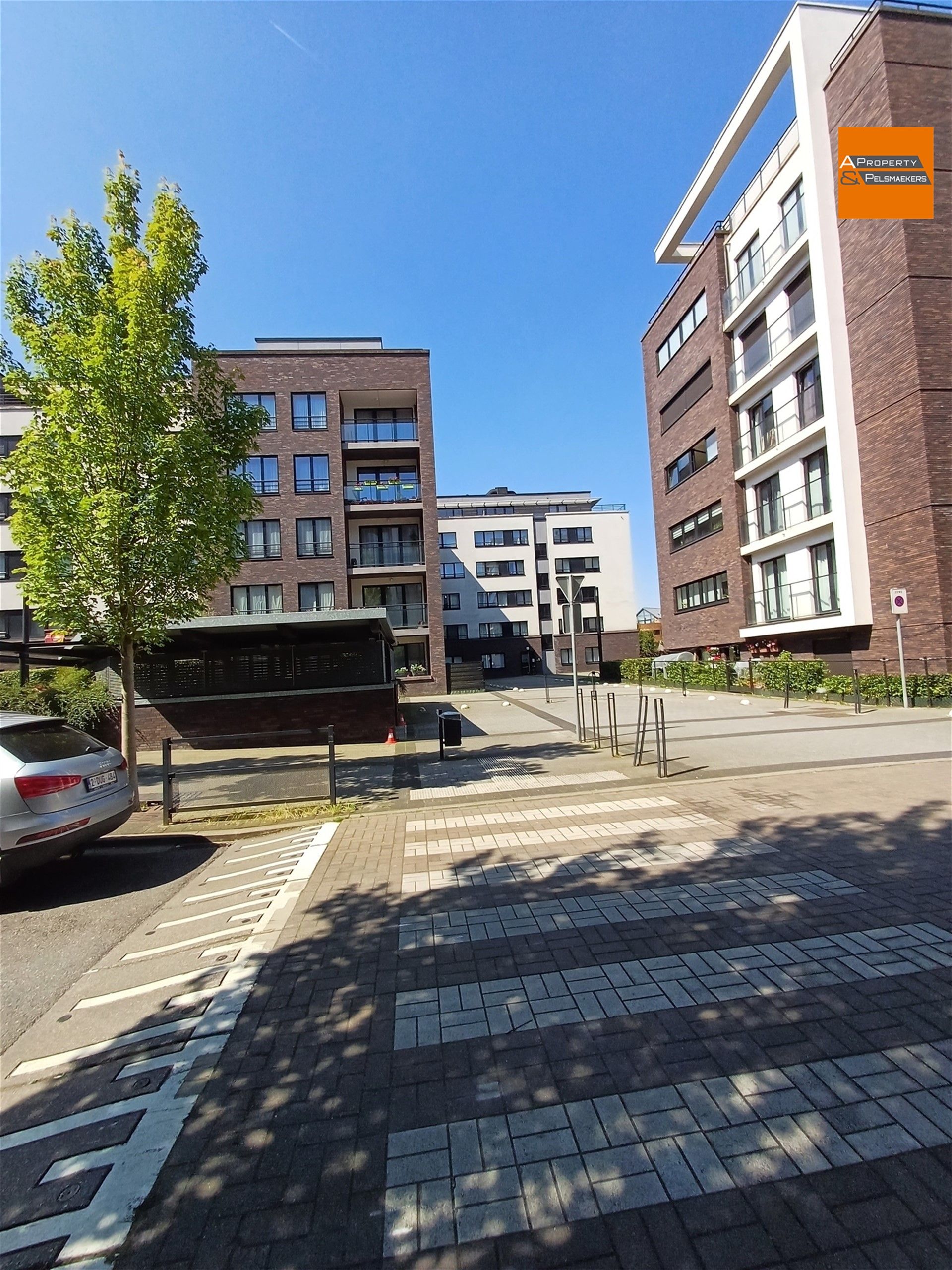 Ruime gemeubileerde studio met parkeerplaats en kelder foto 22