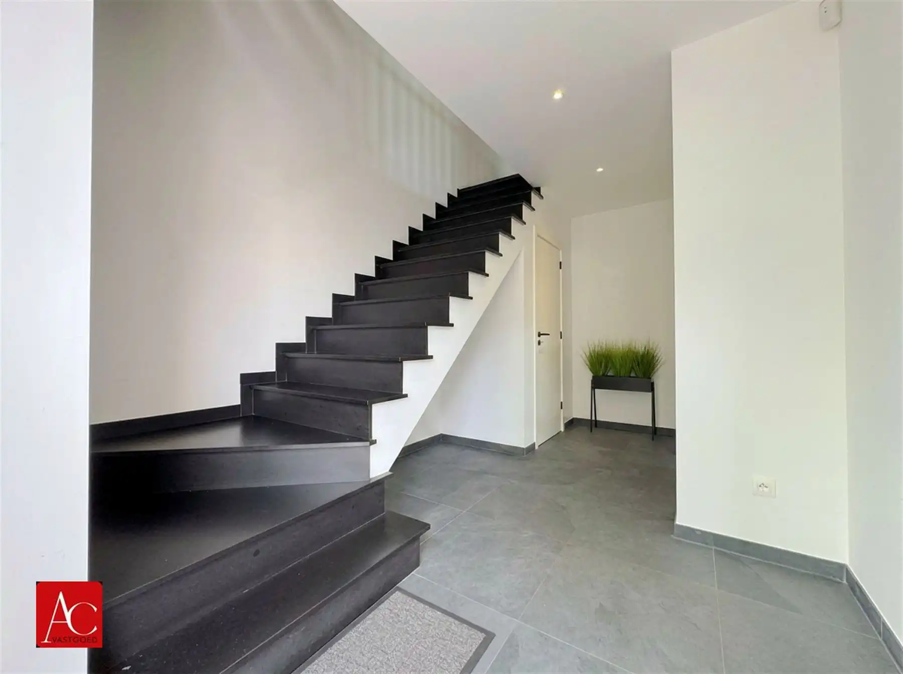 Zeer recente HOB met garage in kindvriendelijke wijk foto 2