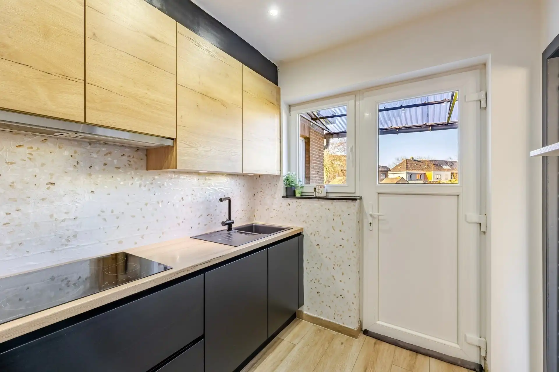 Instapklare woning met 2 slks, garage en tuin foto 8