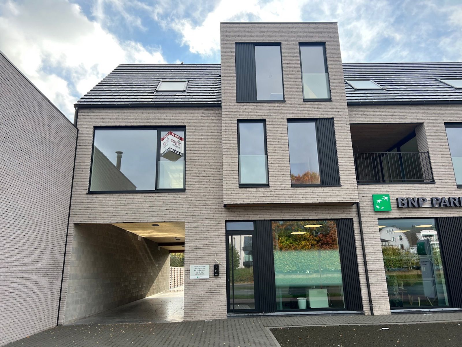 6% BTW - Duplex met 2 slpk, terras en bovengrondse parking foto 2