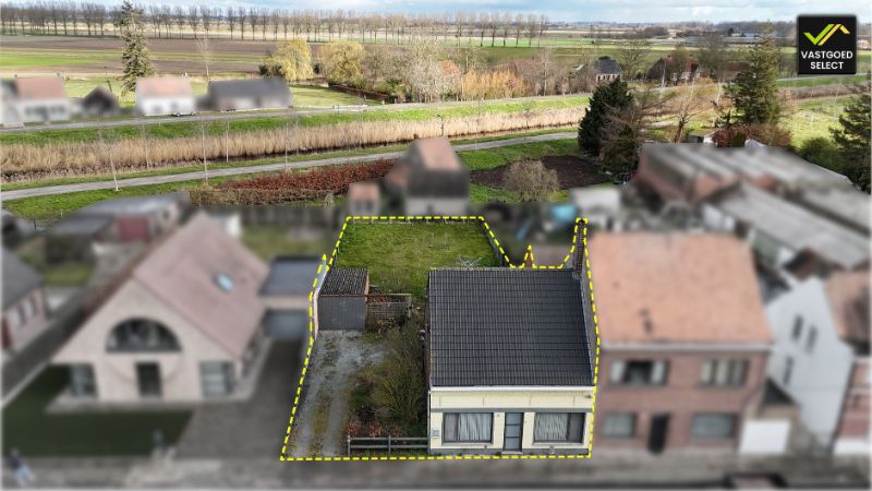 Hoofdfoto van de publicatie: Vastgoed Select: Woning met mogelijkheden in het centrum van Sint-Laureins – 3 slaapkamers, garage en gelegen aan het Leopoldkanaal.