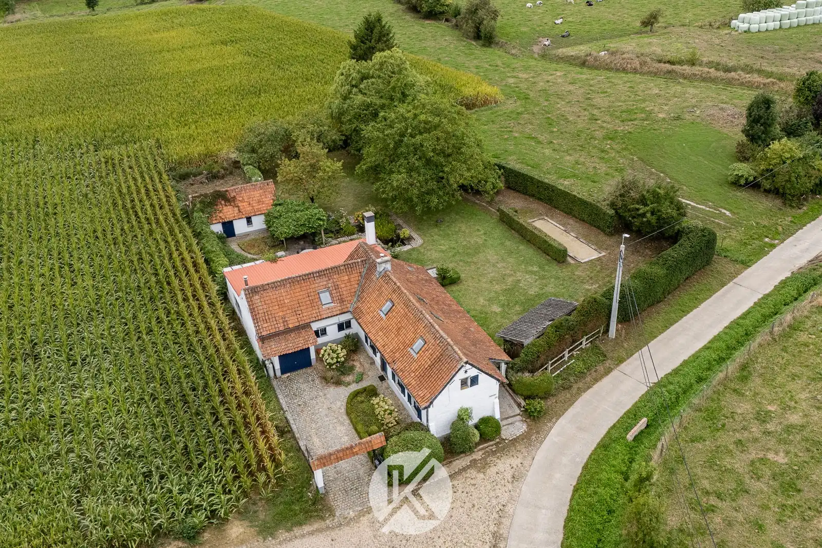Landelijke woning met riante tuin en prachtig uitzicht foto {{pictureIndex}}