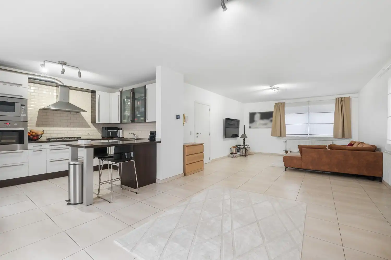Prachtige 3-gevelwoning met studio, grote tuin en vrij uitzicht foto 4
