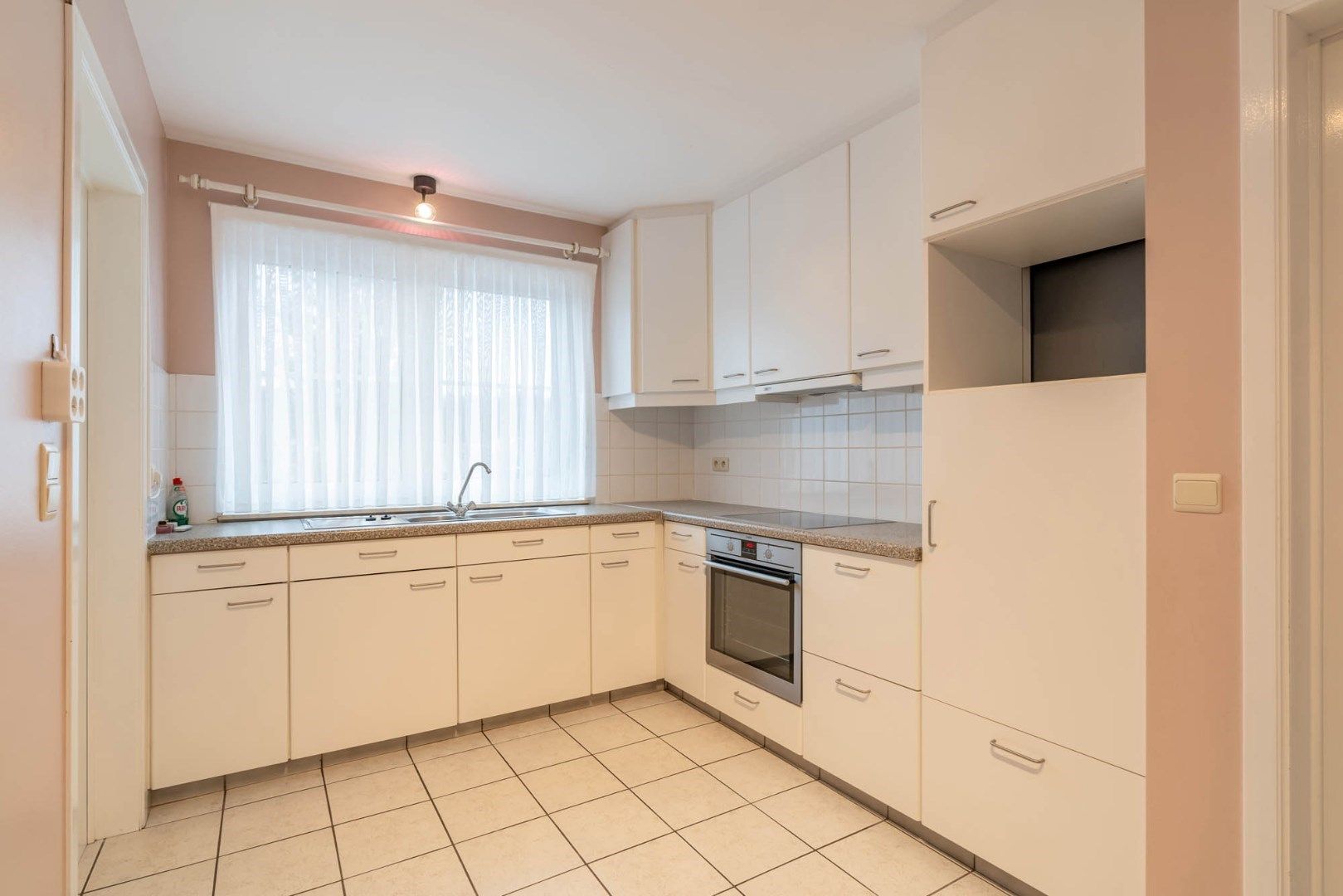 IN OPTIE - Zeer ruim en netjes verzorgd drie-slaapkamer appartement met kelder en garage te Schoonbeek - instapklaar ! foto 18