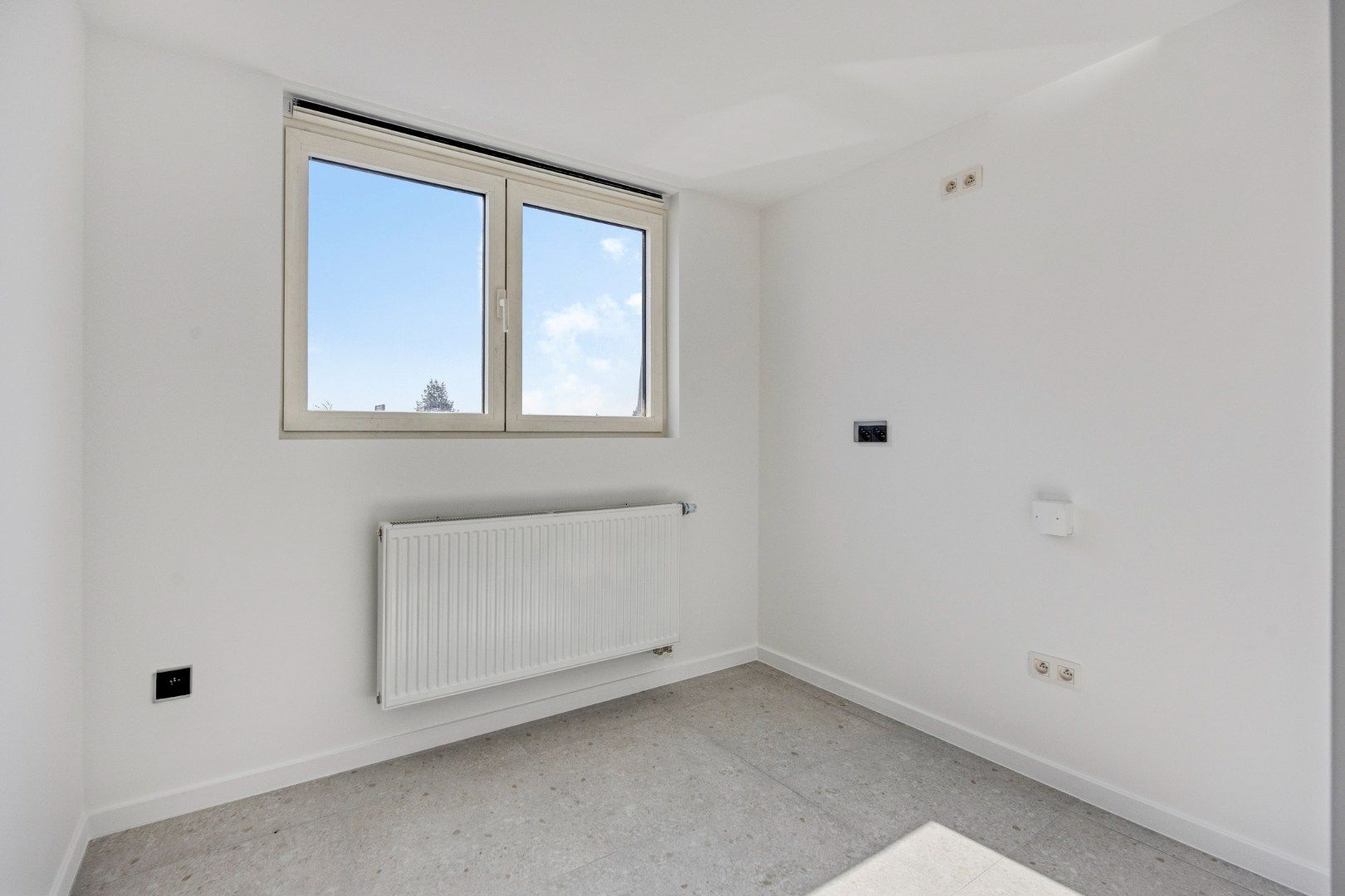 Volledig gerenoveerde en gemeubelde studentenkamer in een kleinschalige residentie! foto 11