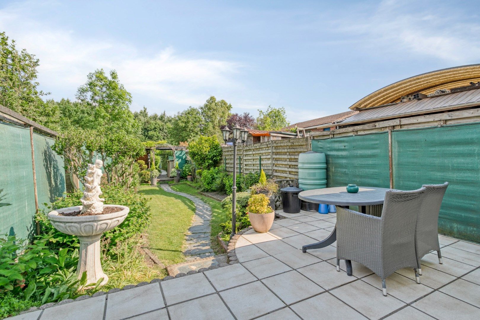 Verzorgde woning met 2 slaapkamers, prachtige tuin én garage! foto 16