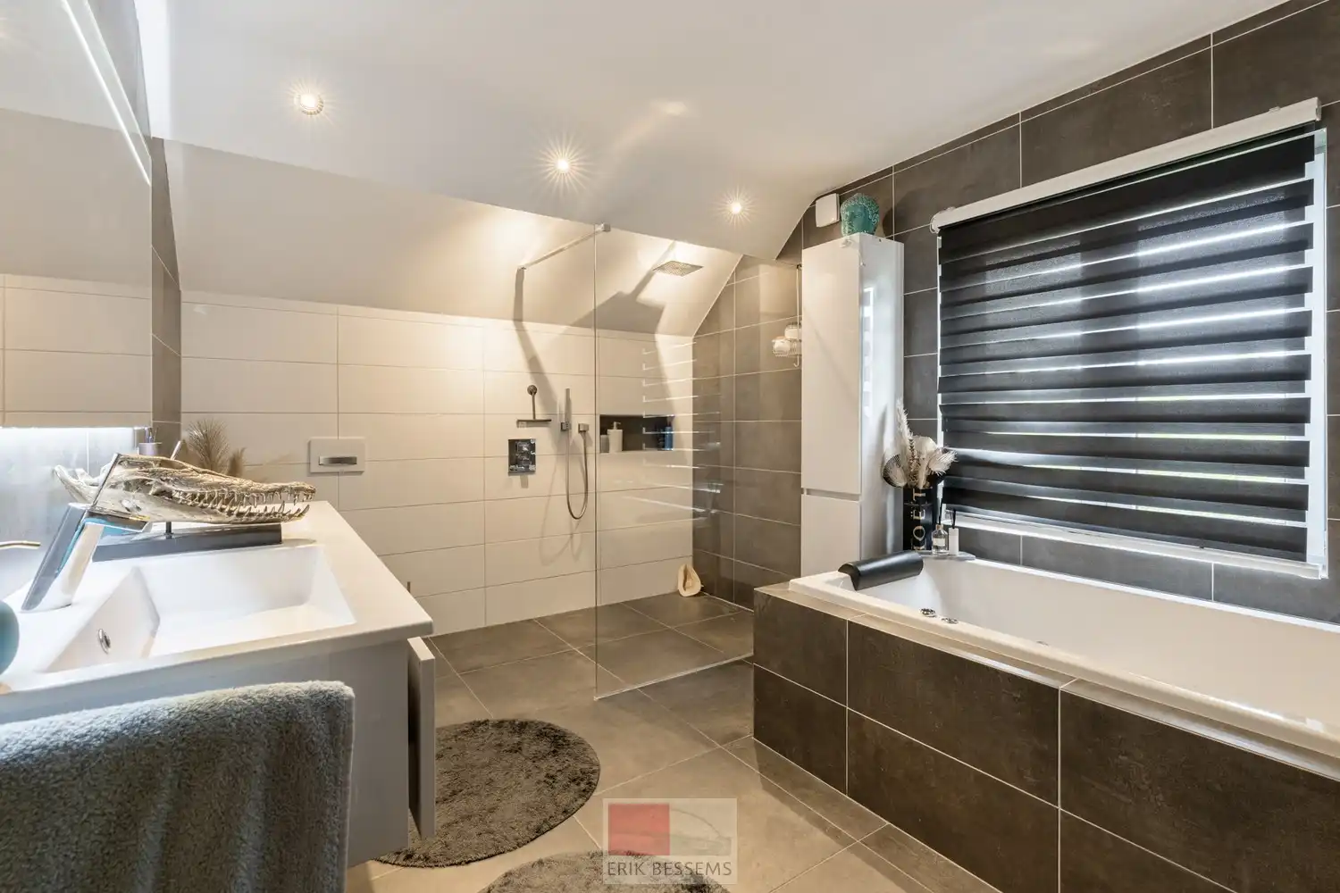 Vrijstaande woning met luxe buitenbeleving en topligging nabij Maastricht foto 25