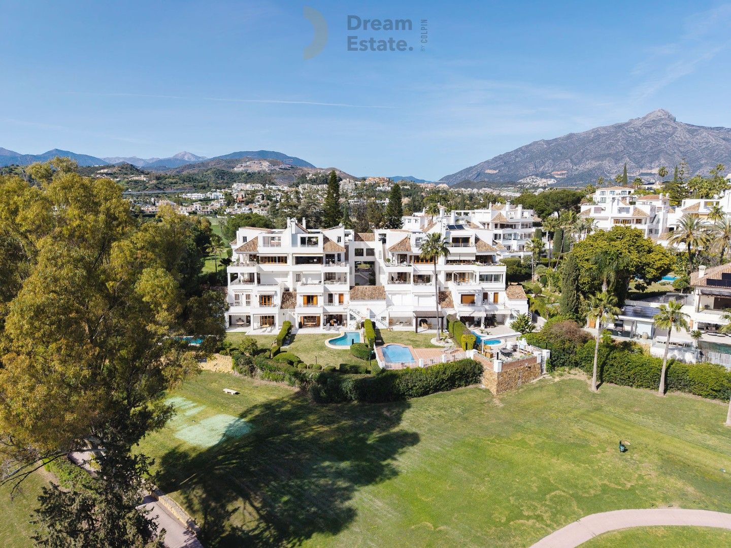 Luxe frontline Golf Penthouse in Nueva Andalucía foto 3