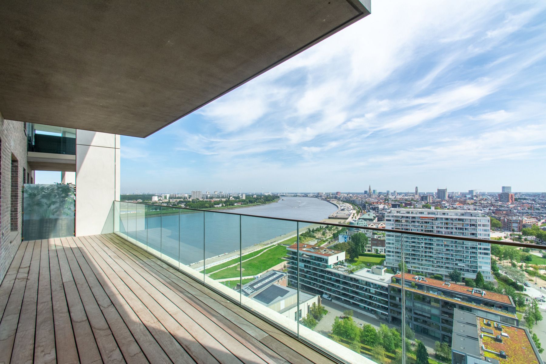 Ongemeubeld 1 slaapkamer appt. met zicht op de Schelde foto 1