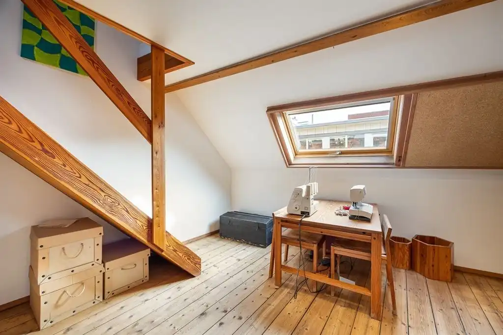 Ruime woning met dakterras en atelier foto 19