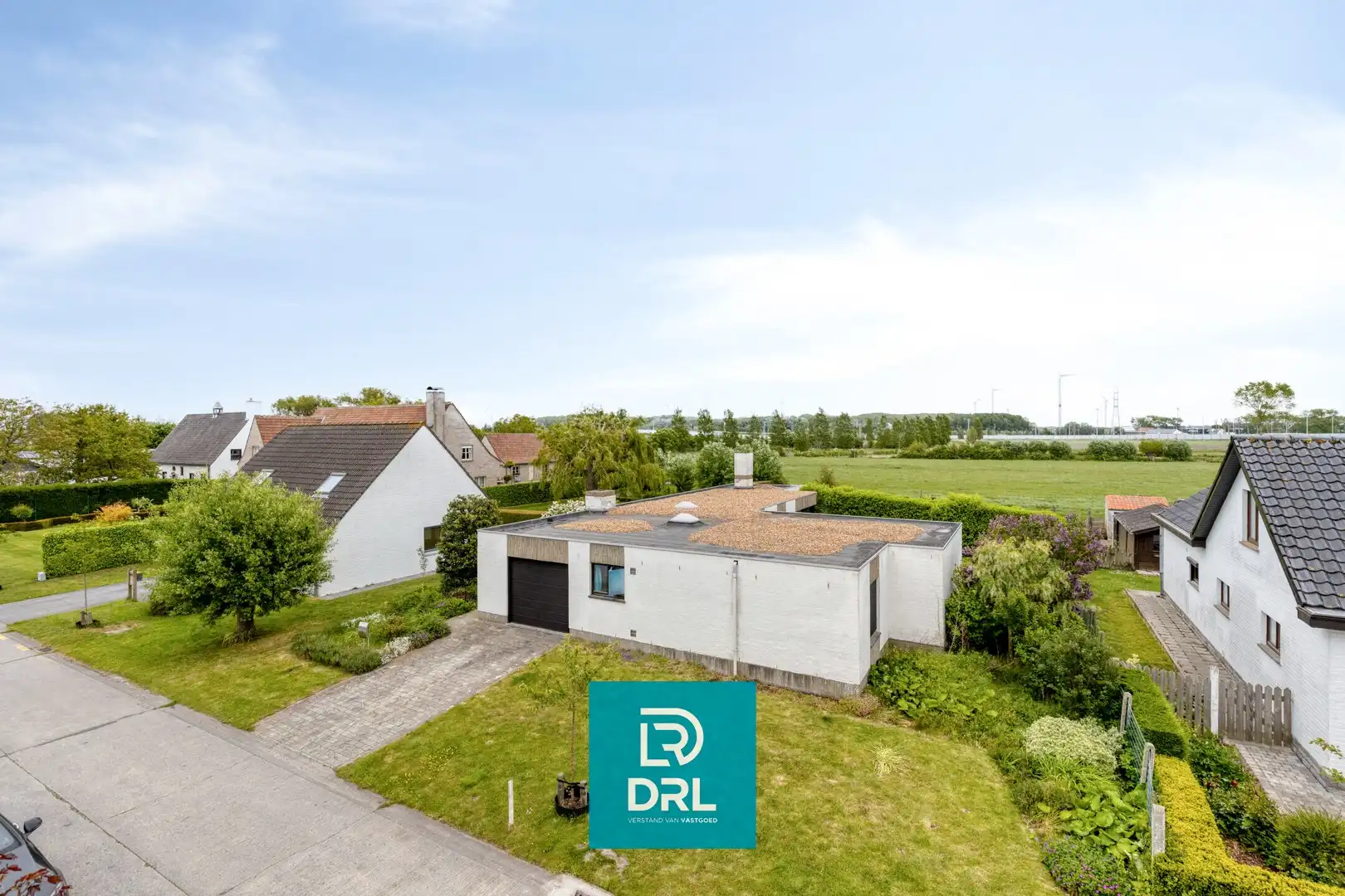 RENOVATIEVILLA met UITZONDERLIJK POTENTIEEL te ZUIENKERKE foto {{pictureIndex}}