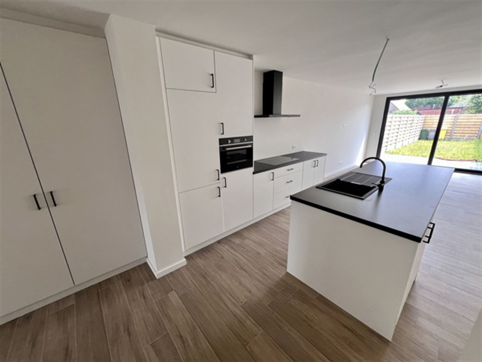 Gerenoveerde woning met 3 slaapkamers en tuin foto 8