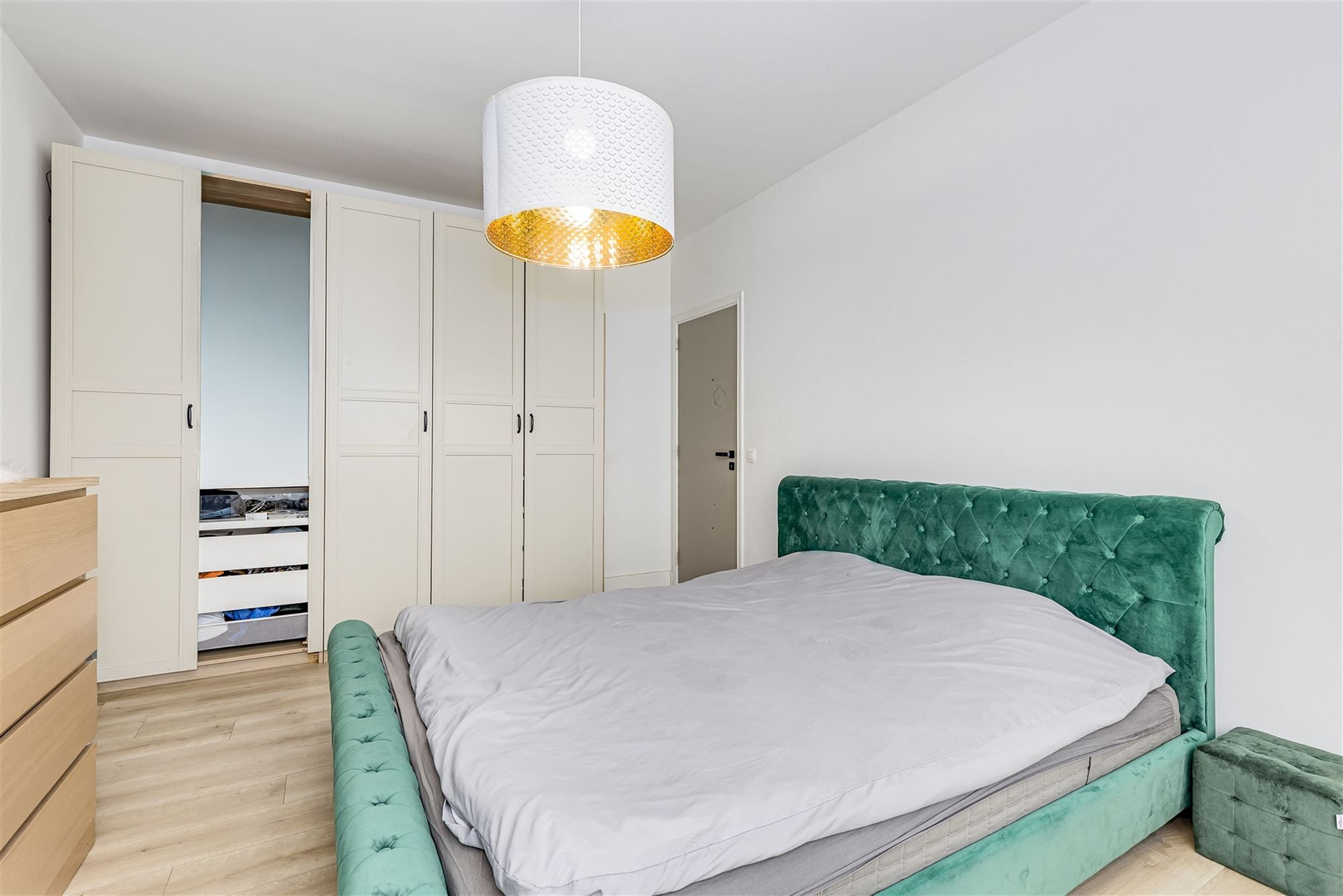 Ruim appartement met 3 slpk en garagebox te Wilrijk foto 11
