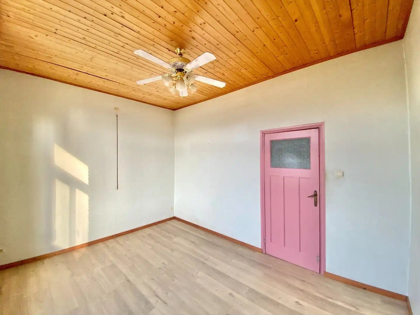 RUIM HANDELSPAND MET TAL VAN MOGELIJKHEDEN OP CENTRUM LOCATIE foto 15