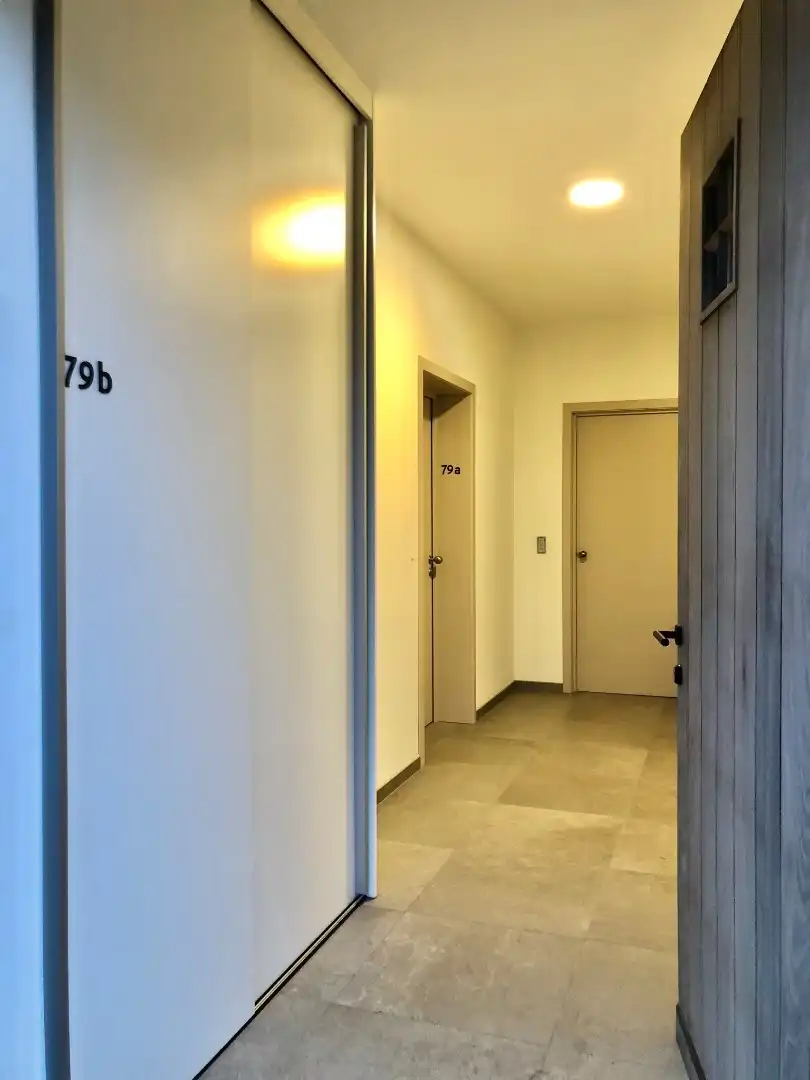 Luxueus en gelijkvloers wonen met drie kamers, groot terras,... foto 7